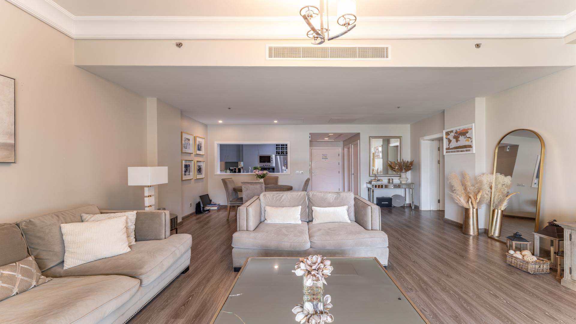 Modern apartment buildings with lush greenery in Shoreline Apartments, Palm Jumeirah, Al Shahla