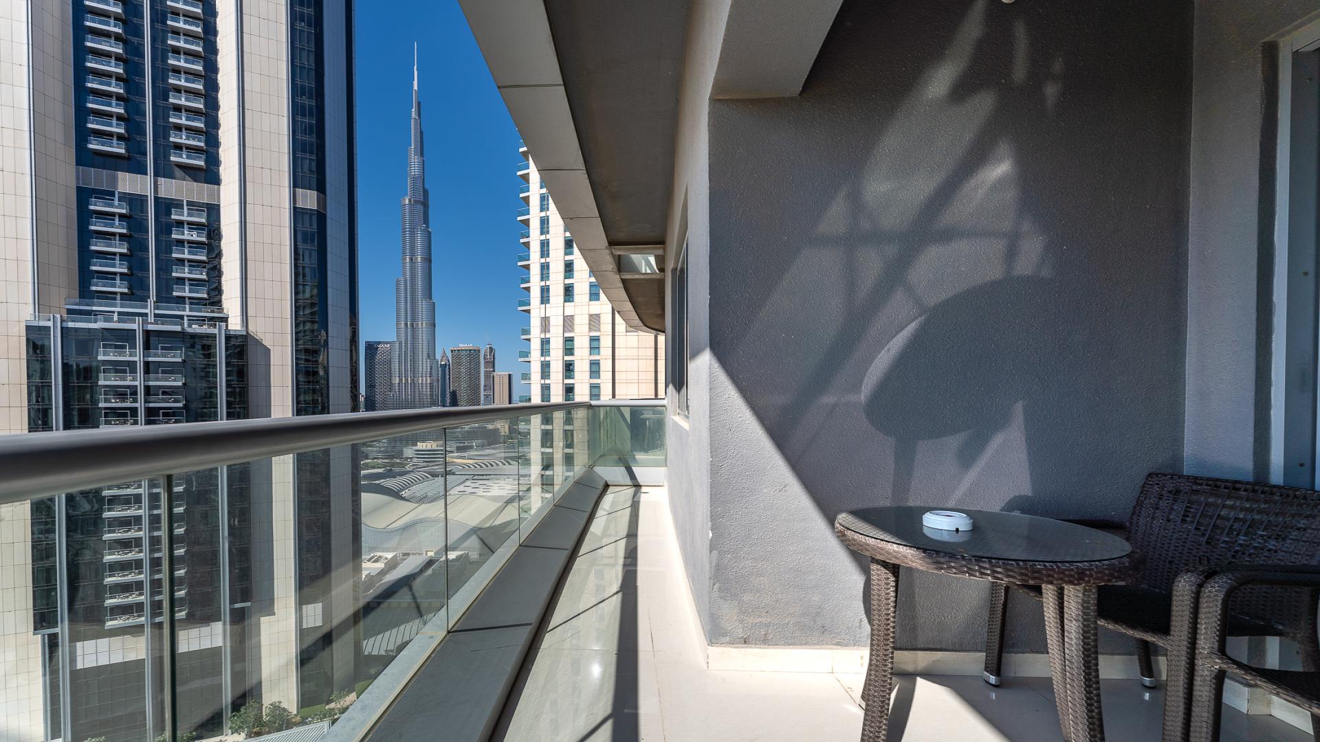 Furnished 1-bedroom apartment with modern kitchen and living area in Downtown Dubai, Damac Maison