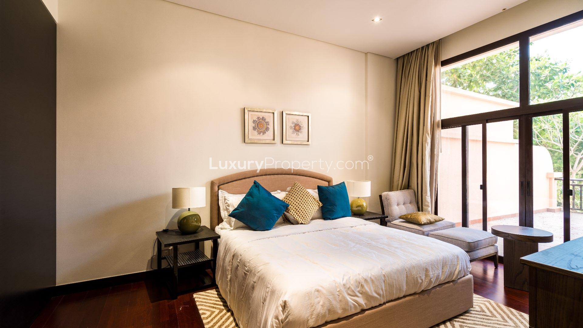 Modern kitchen in 1-bedroom Anantara North Residence apartment, Palm Jumeirah, for sale