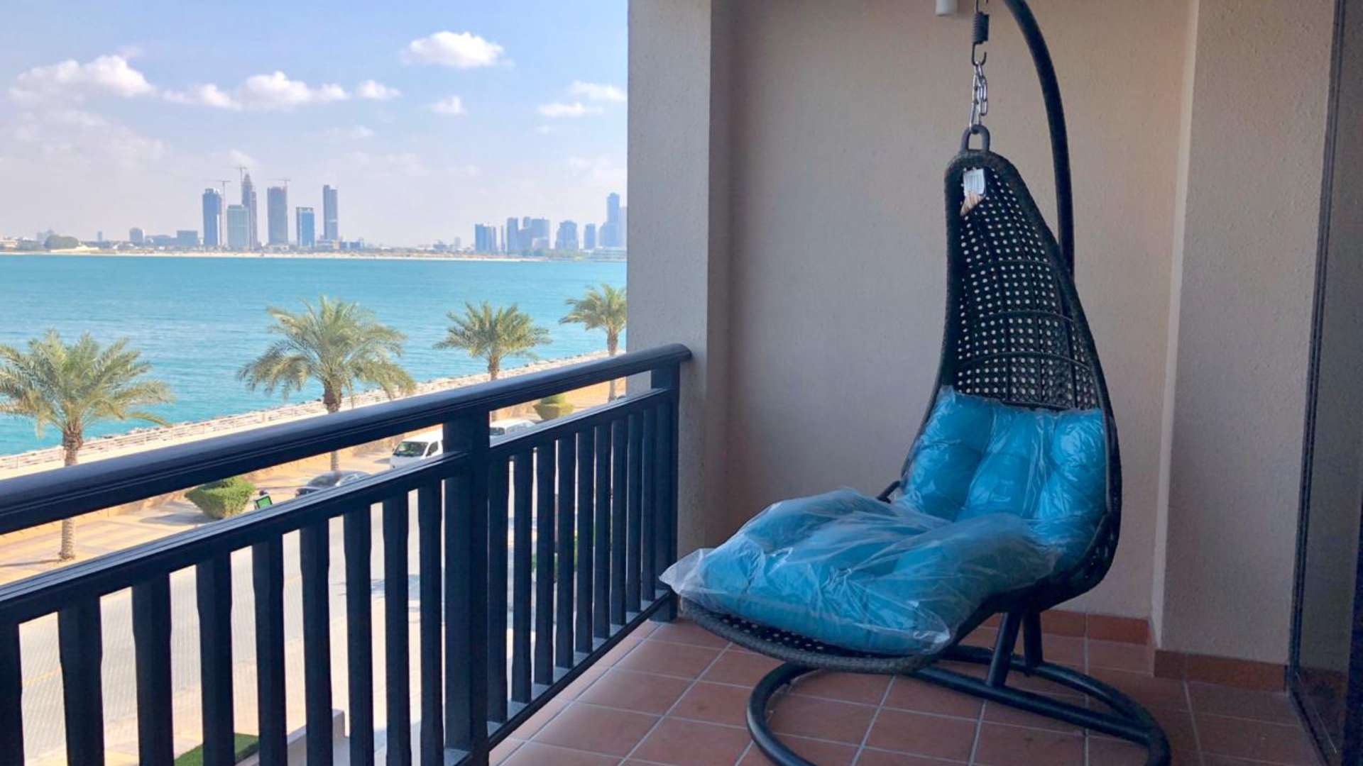 Furnished living and dining area in 1-bedroom apartment, Anantara Residences, Palm Jumeirah