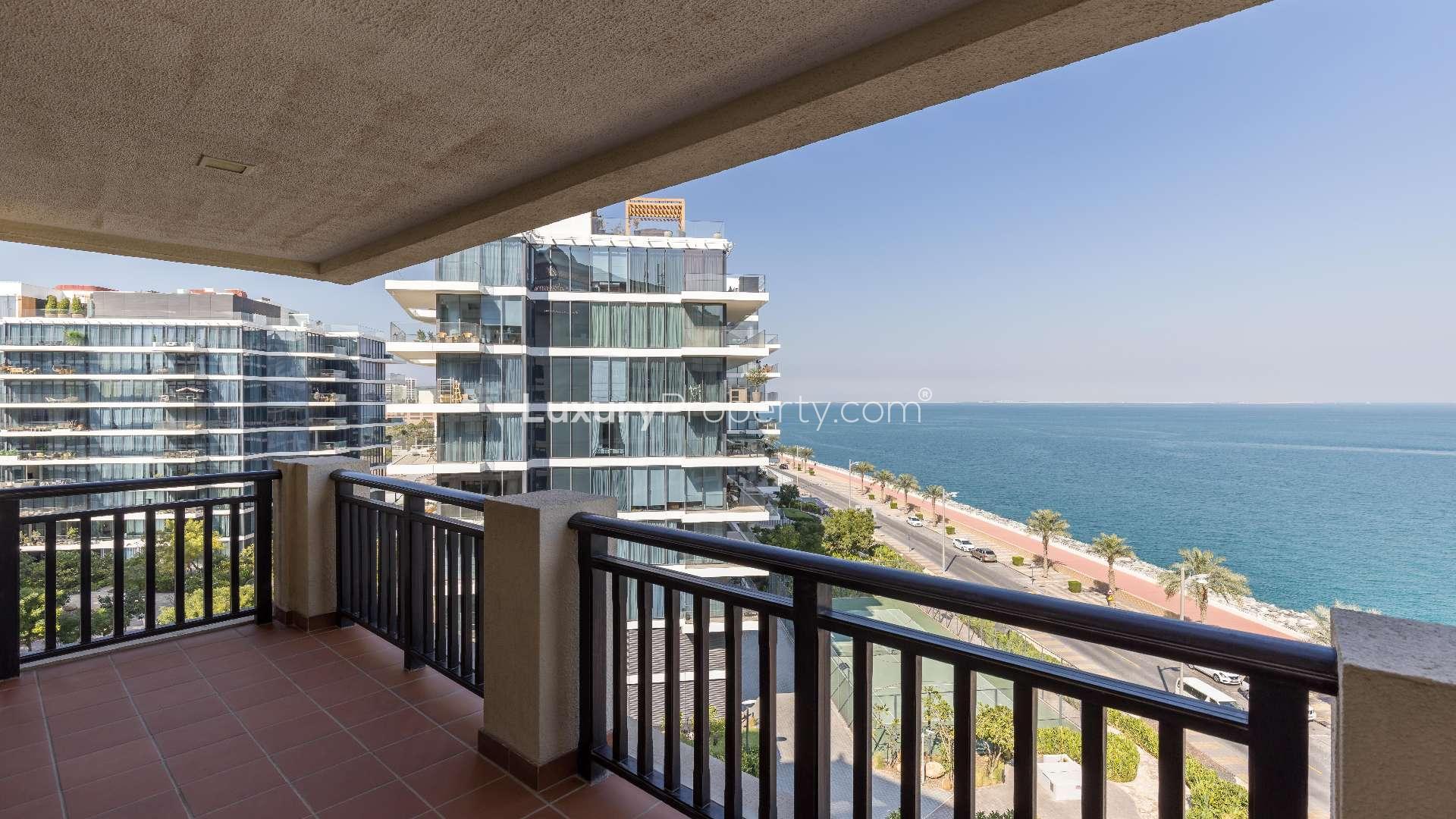 One-bedroom apartment living room in Anantara Residences, Palm Jumeirah, with modern furnishings