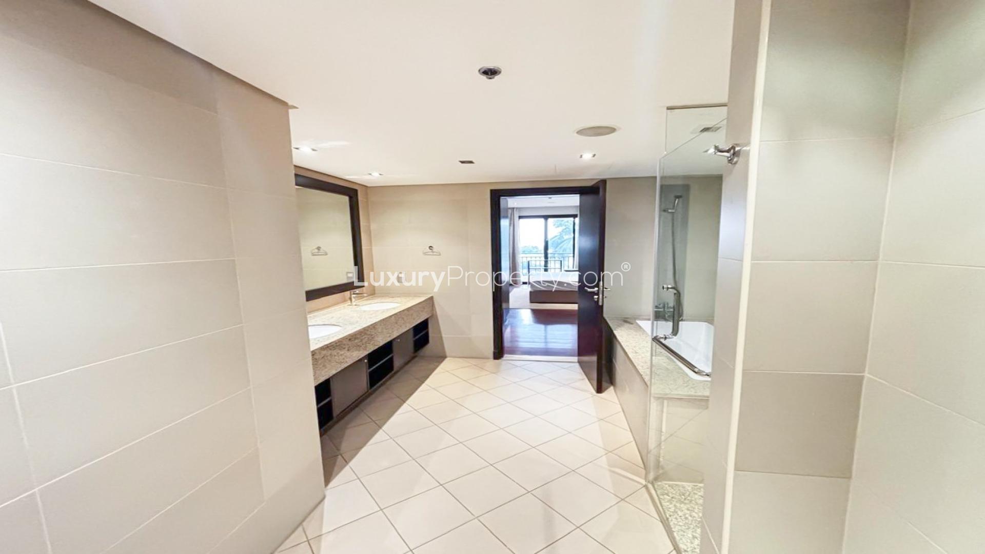 Luxury living room in furnished 1-bedroom apartment, Royal Amwaj Residence, Palm Jumeirah for sale