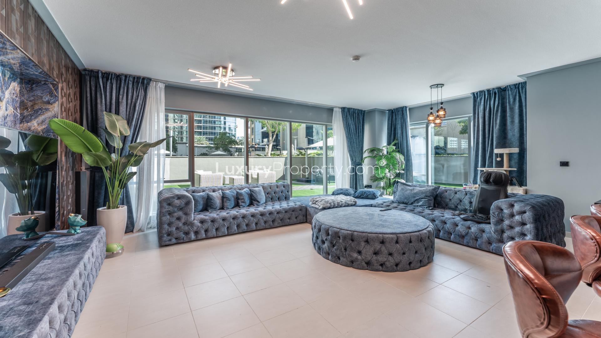 Large terrace with seating area in Marina Promenade apartment, Dubai Marina