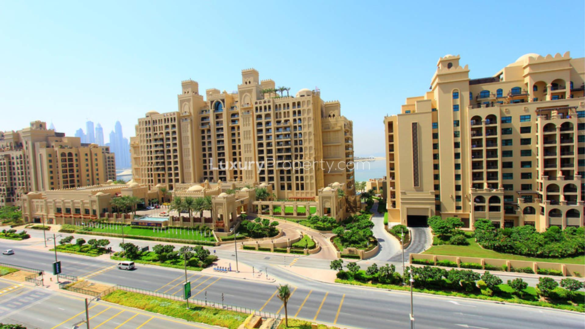 High floor bedroom with balcony in Golden Mile 9, Palm Jumeirah apartment for sale