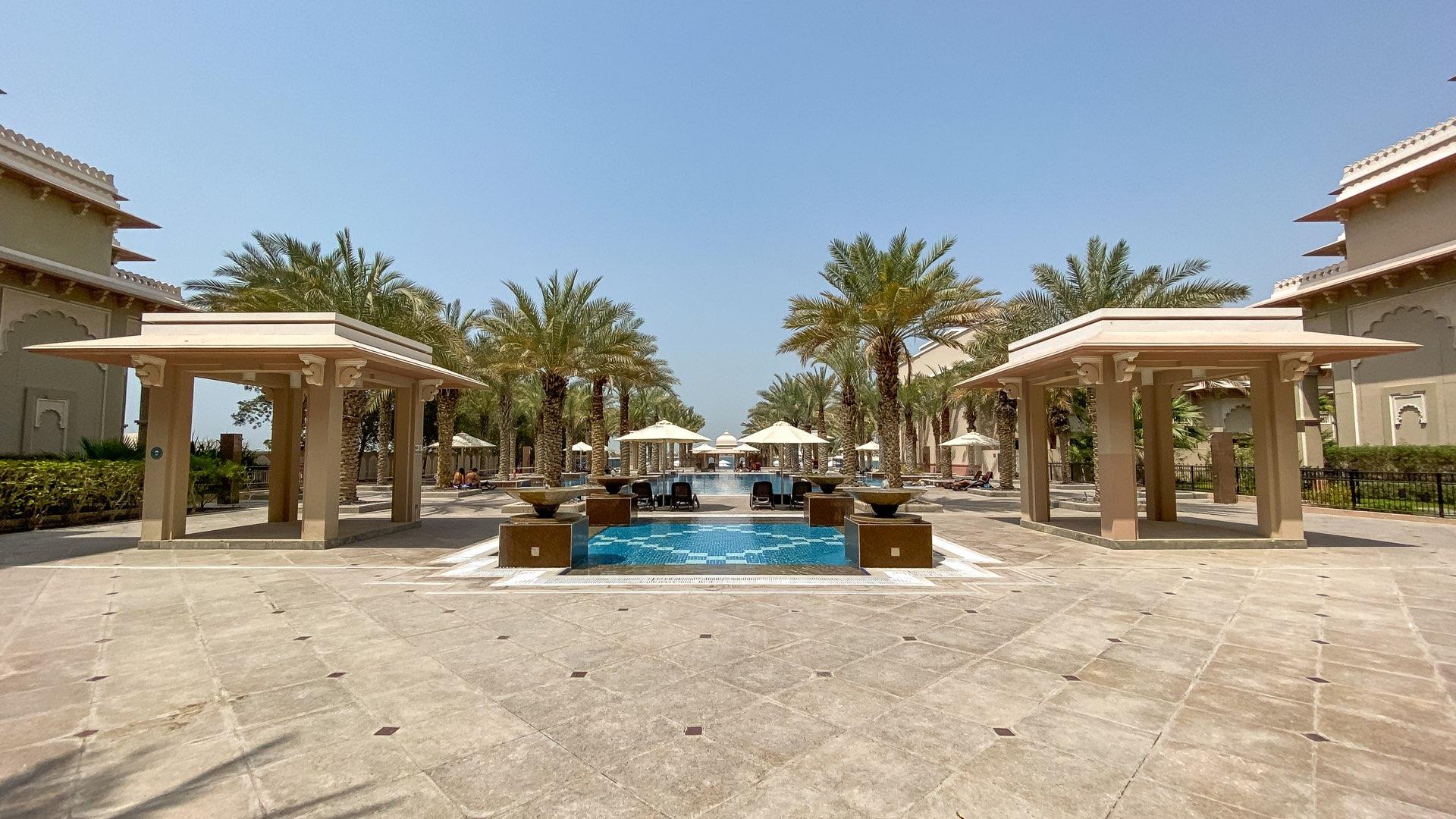 Luxury one-bedroom apartment view, Palm Jumeirah skyline, Grandeur Residences, lush garden, for sale