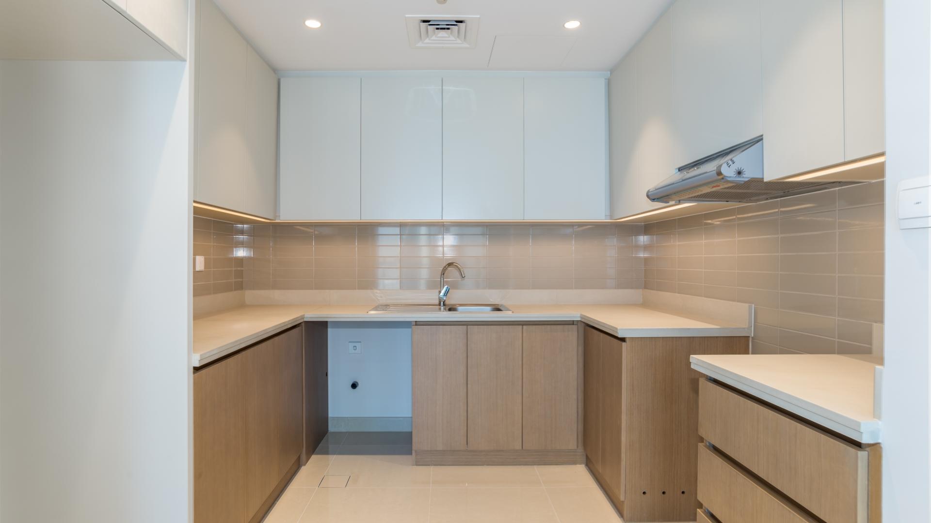 Modern open-plan living area in Tiara Residences apartment, Palm Jumeirah, Dubai Creek Harbour