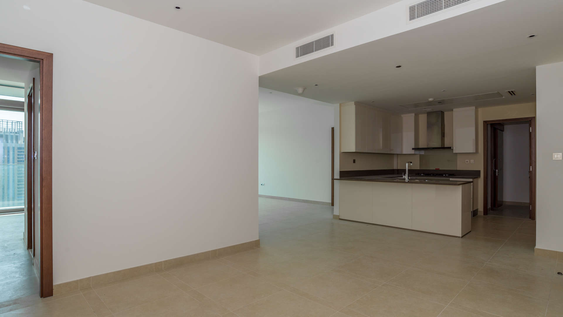 Empty bedroom with built-in wardrobe at Jumeirah Living Marina Gate, Dubai Marina apartment