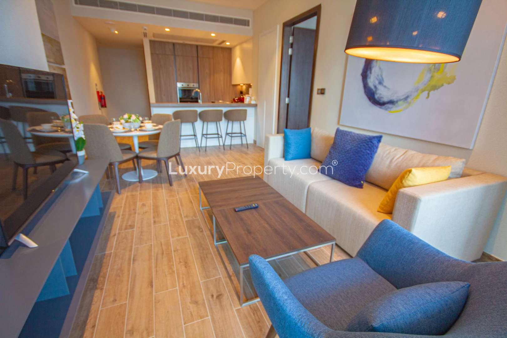 Panoramic view of Dubai Marina from modern 1-bedroom apartment in Marina Gate