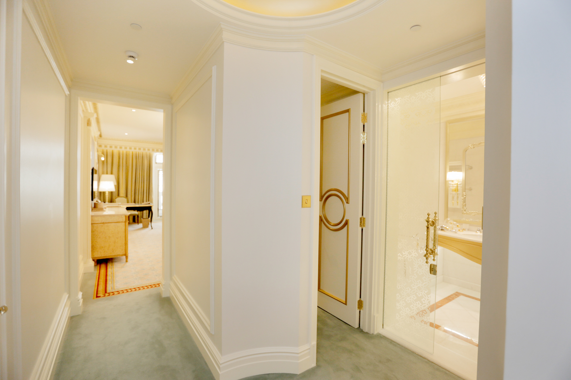 N/A,Hallway view inside luxurious Palm Jumeirah apartment with elegant interior design touches