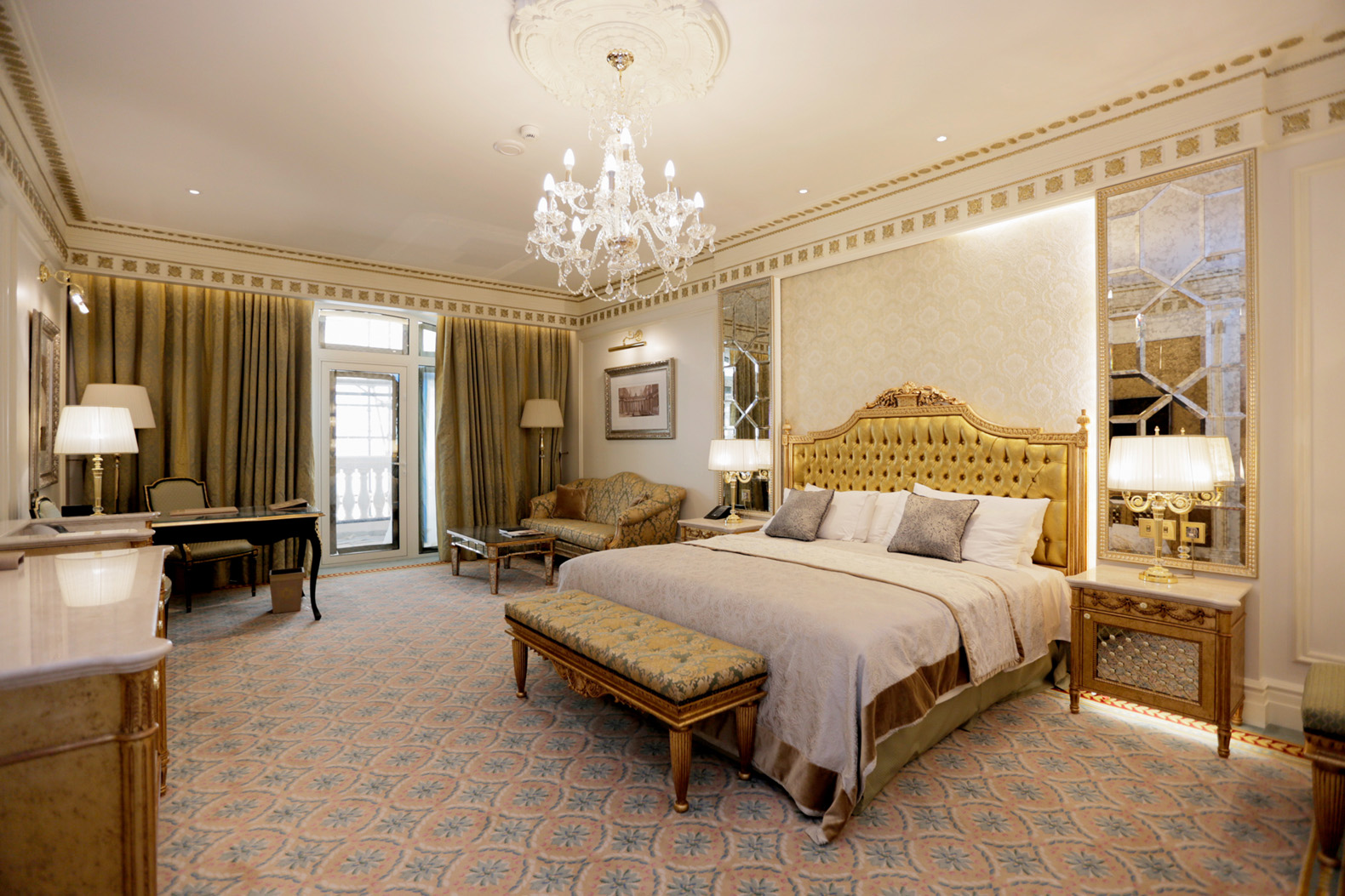 Luxurious bedroom in Kempinski Residence penthouse, Palm Jumeirah, with elegant decor and chandelier