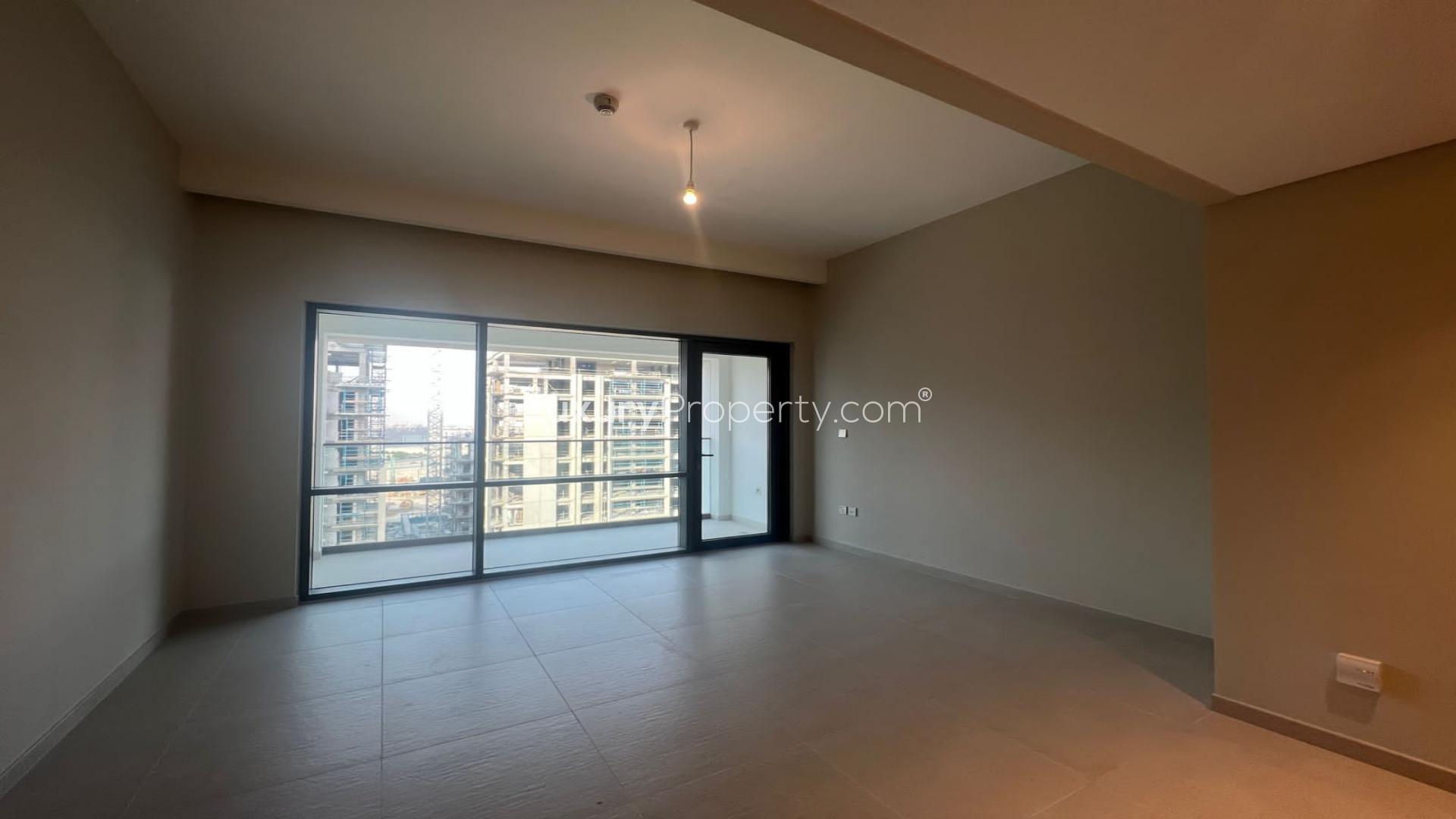 Modern kitchen in elegant 1-bedroom apartment, Vida Residences, Dubai Creek Harbour, Creek Beach