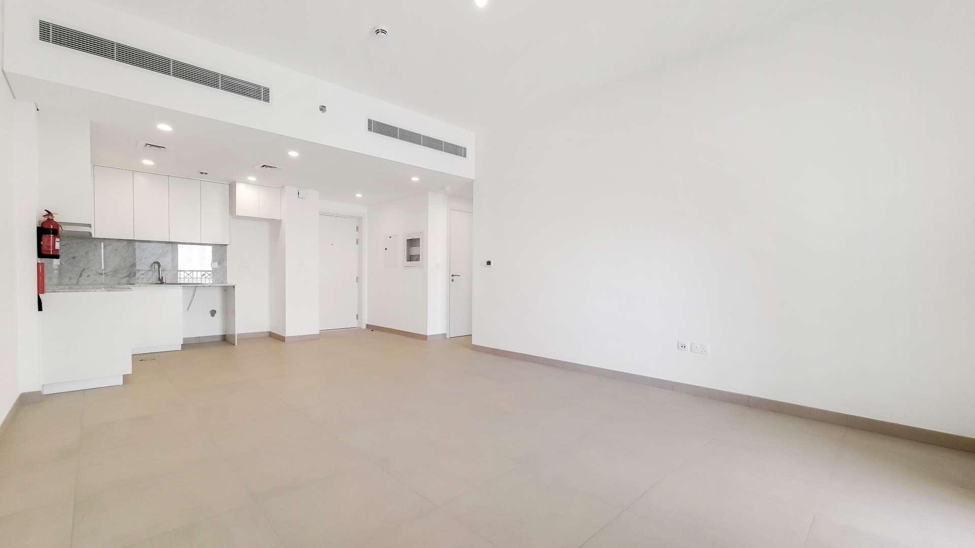 Modern white kitchen in one-bedroom apartment, Madinat Jumeirah Living, Umm Suqeim