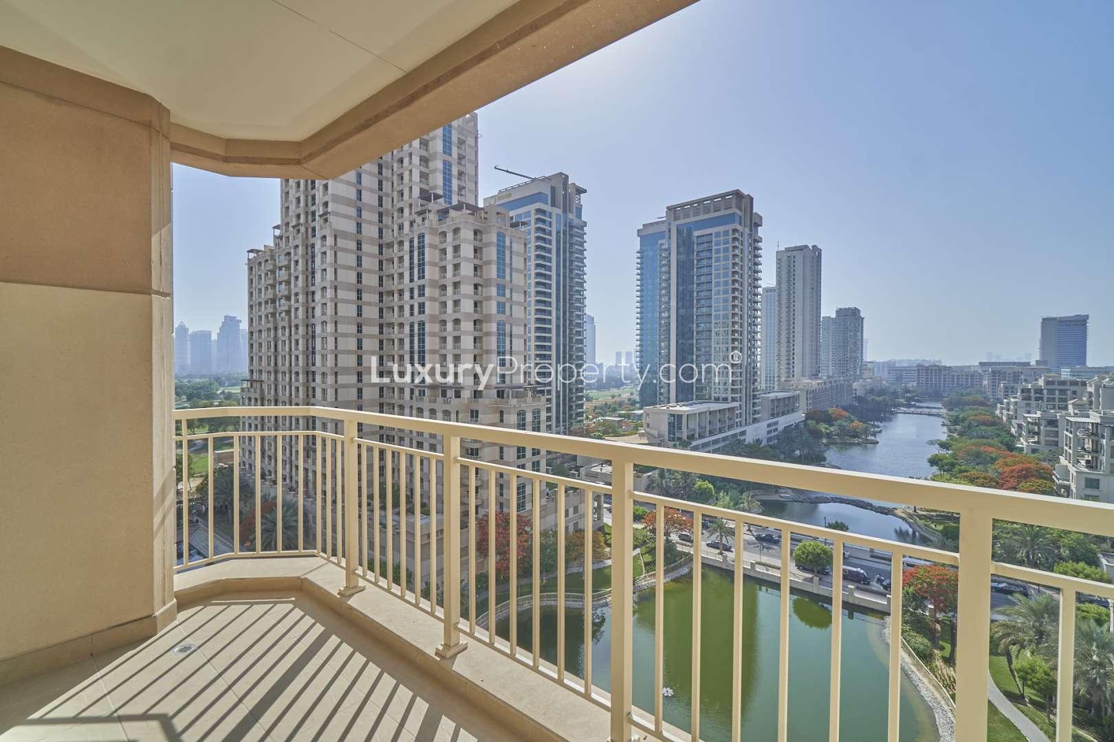 Modern kitchen in bright 1-bedroom apartment, Mosela Tower, The Views, short-term rental