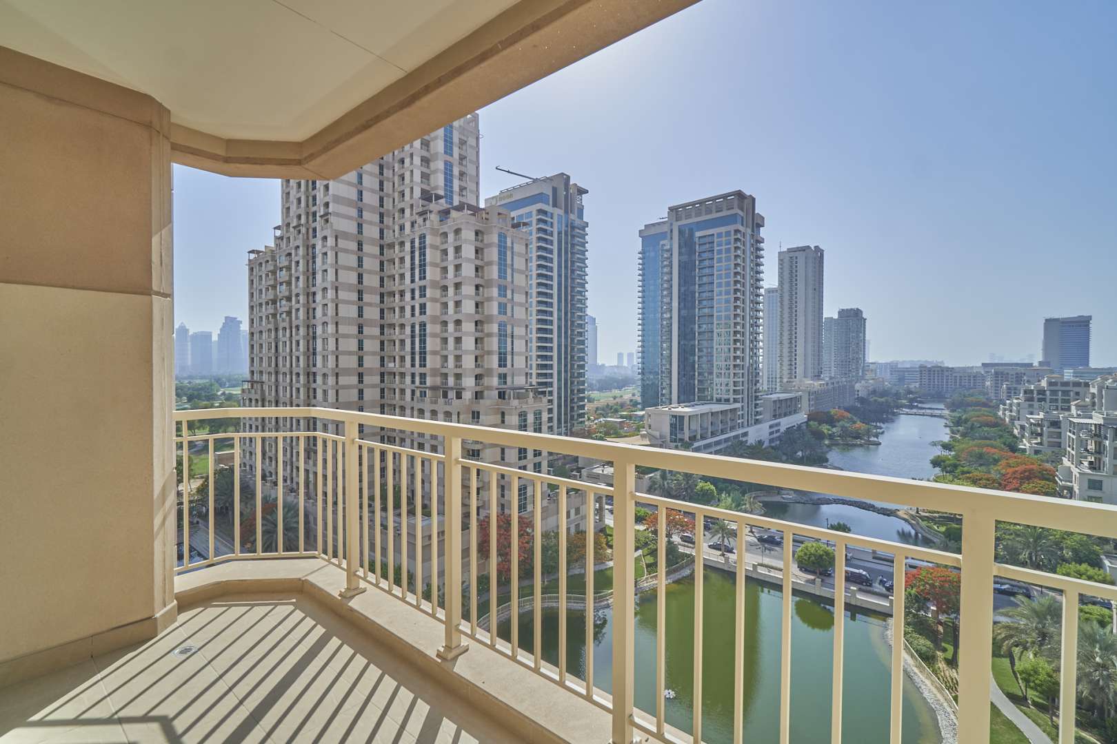 Modern kitchen in bright 1-bedroom apartment, Mosela Tower, The Views, short-term rental