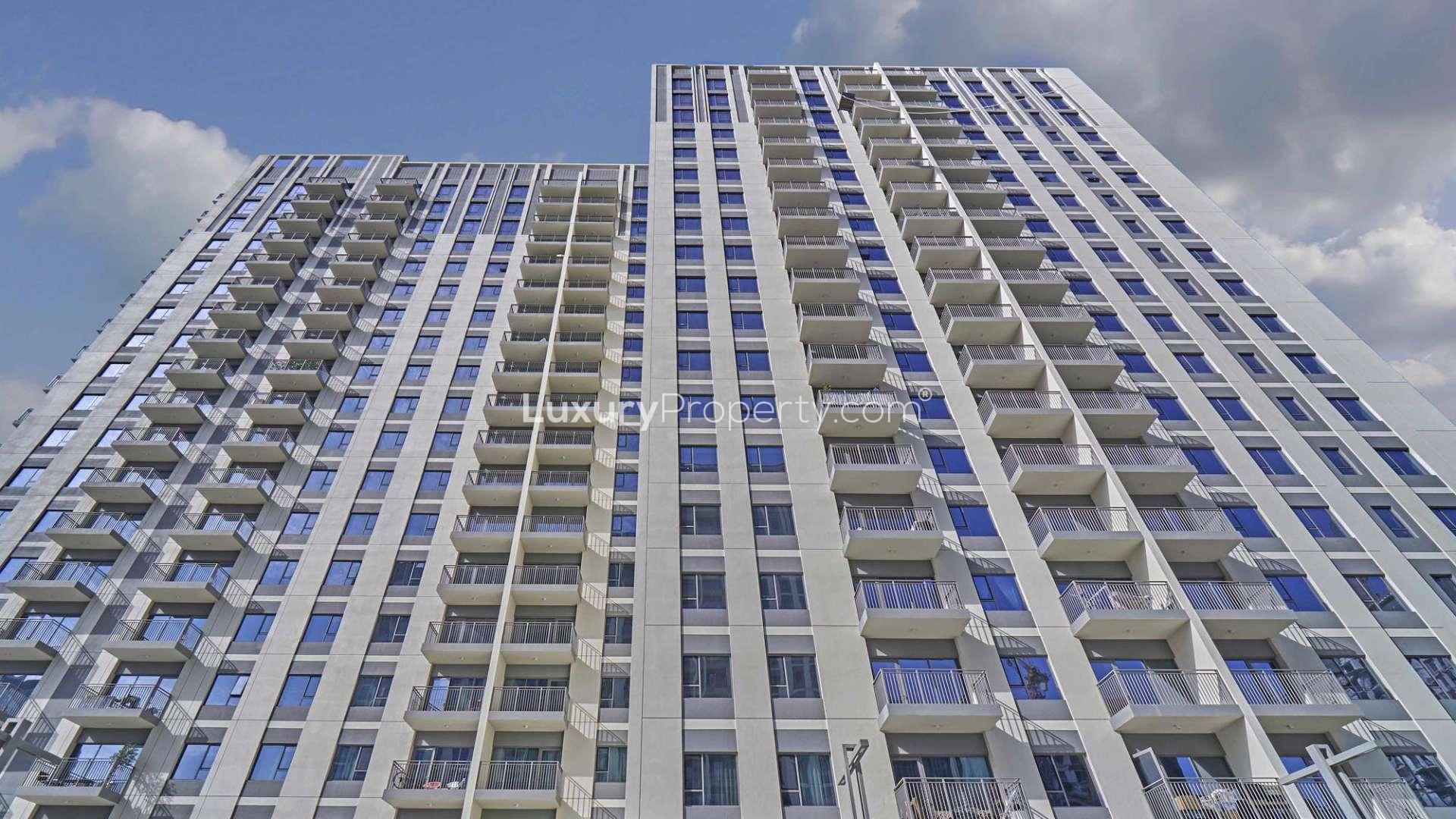 Spacious 1-bedroom apartment interior in Park Heights 2, Dubai Hills Estate, modern kitchen view