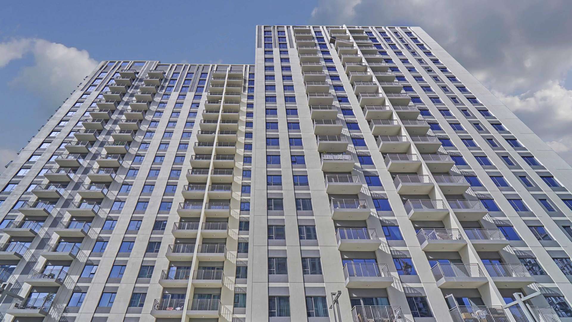 Spacious 1-bedroom apartment interior in Park Heights 2, Dubai Hills Estate, modern kitchen view