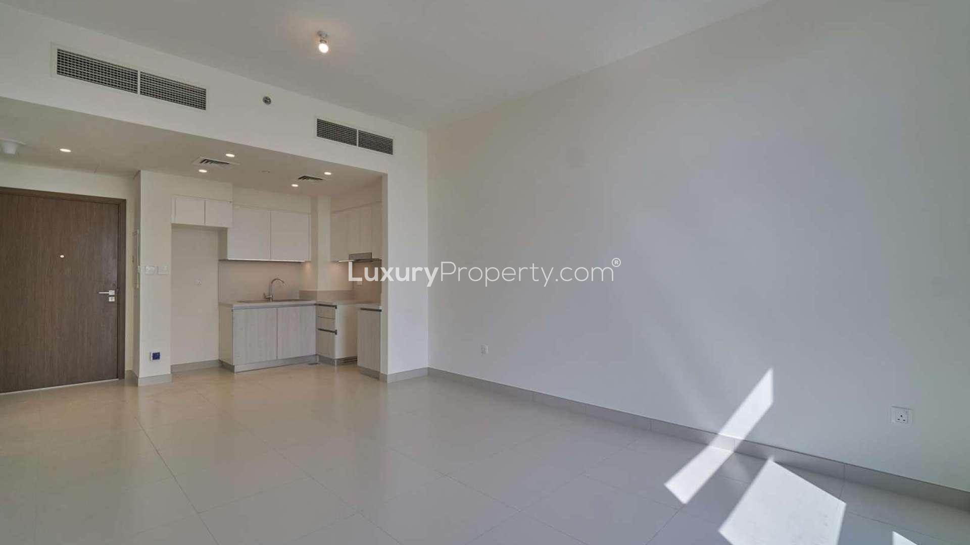 Low-floor 1-bedroom apartment interior with kitchen, Park Point, Dubai Hills Estate for rent