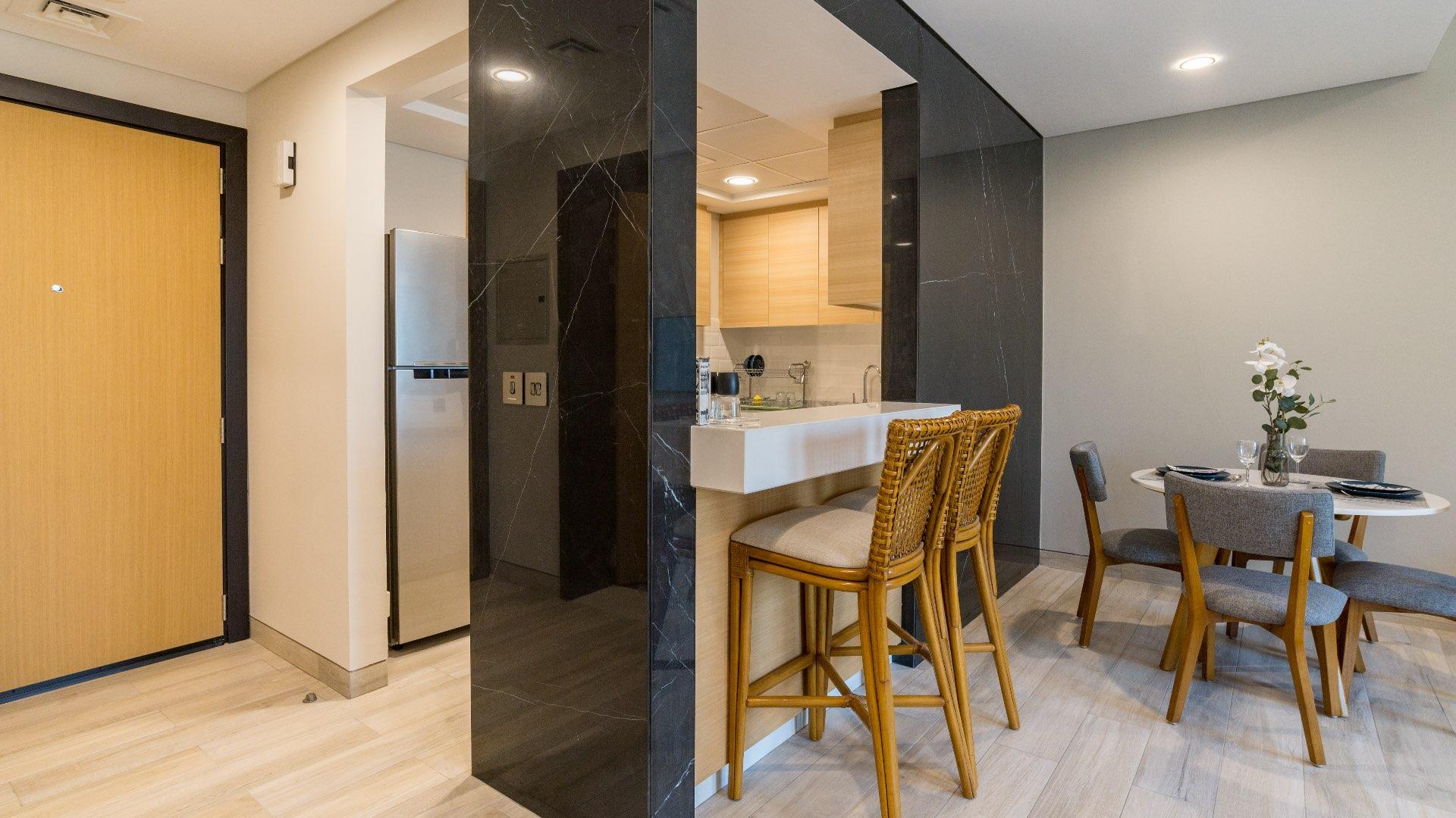 Fully furnished kitchen and dining area in 1-bedroom apartment, Priva Living, Arjan