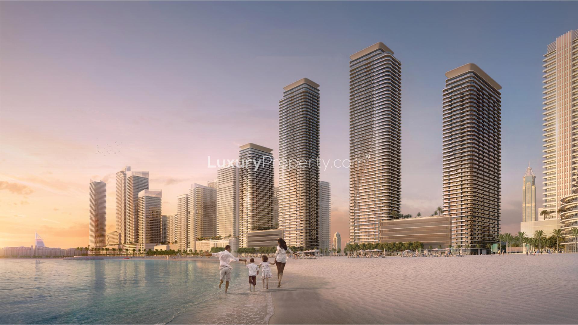 High-floor apartment terrace with infinity pool and stunning Dubai Harbour views at Emaar Beachfront