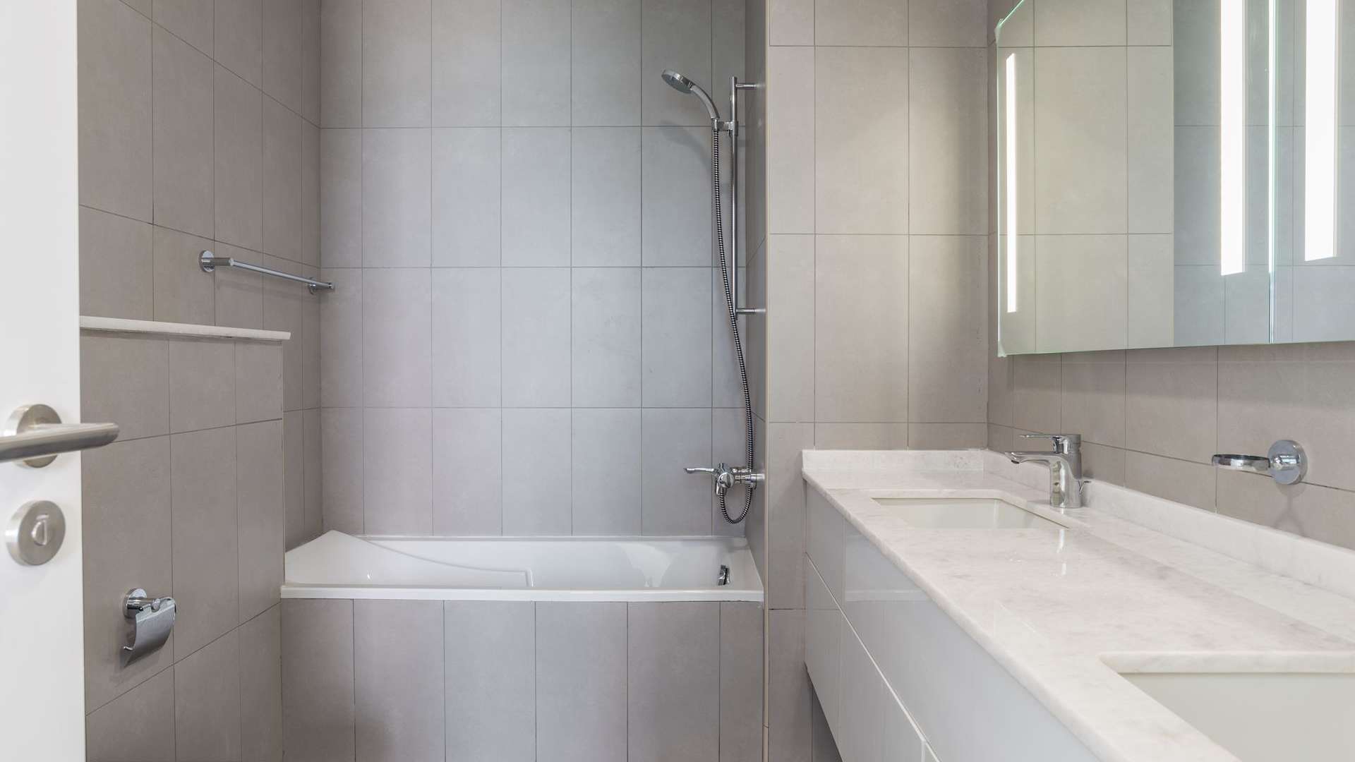 Modern bathroom in Royal Bay, Palm Jumeirah apartment with elegant fixtures and spacious layout