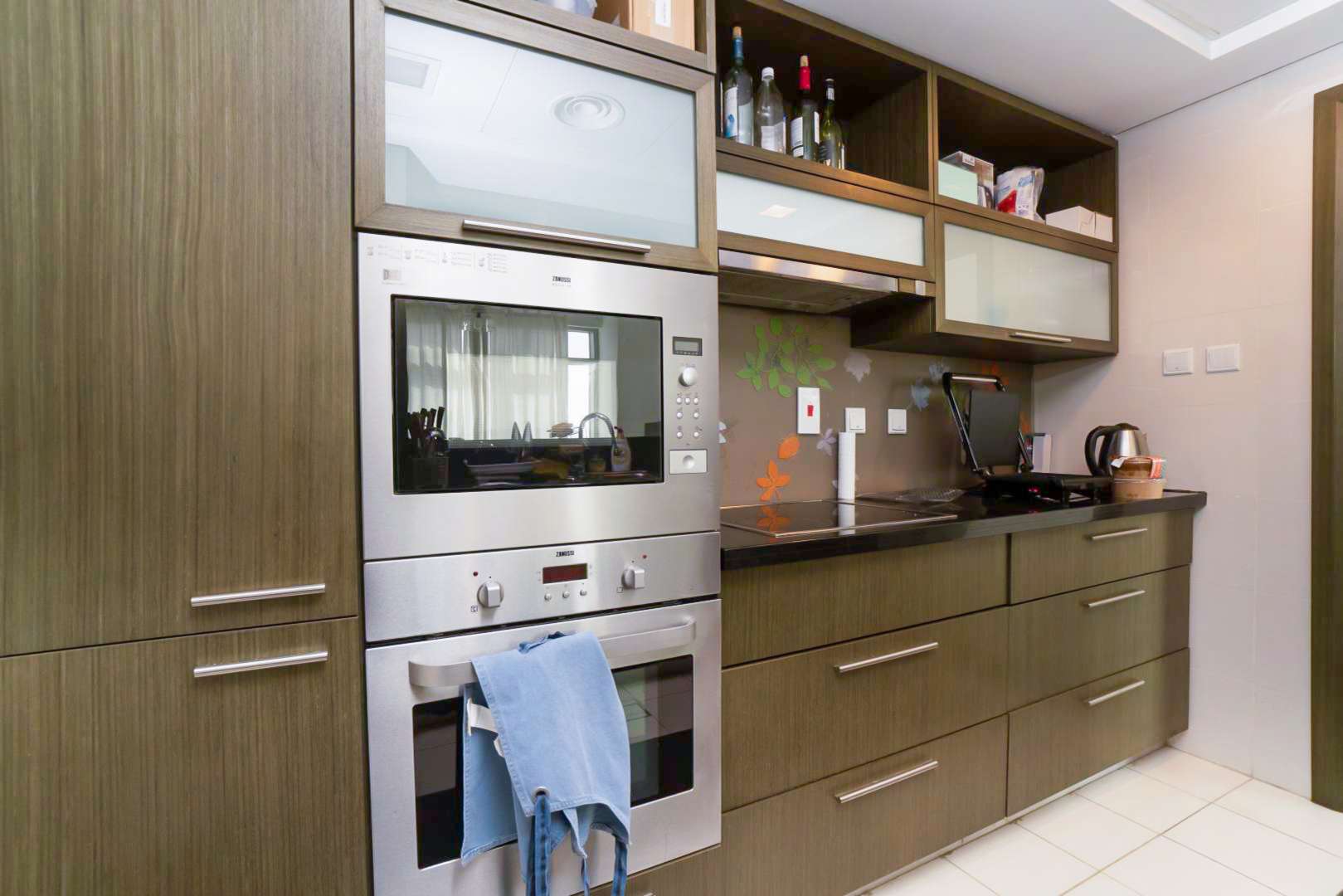 Modern kitchen in one-bedroom apartment, The Lofts, Downtown Dubai, featuring sleek appliances and cabinetry