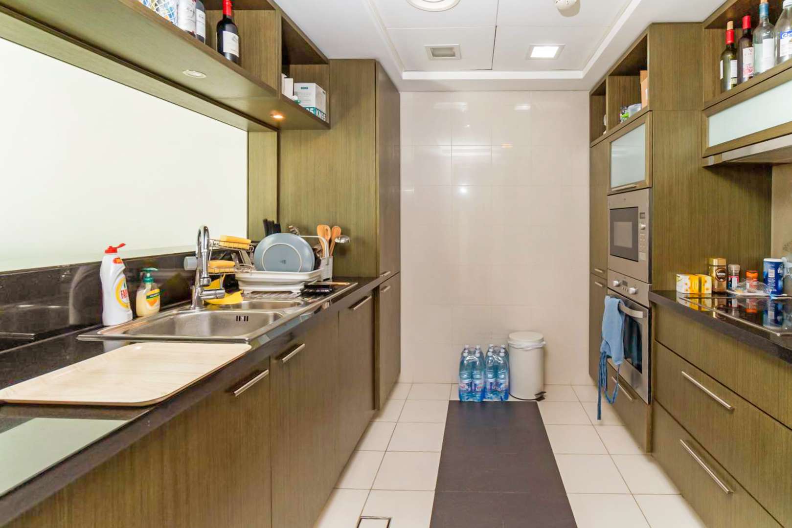 Modern kitchen in one-bedroom apartment, The Lofts, Downtown Dubai, for sale
