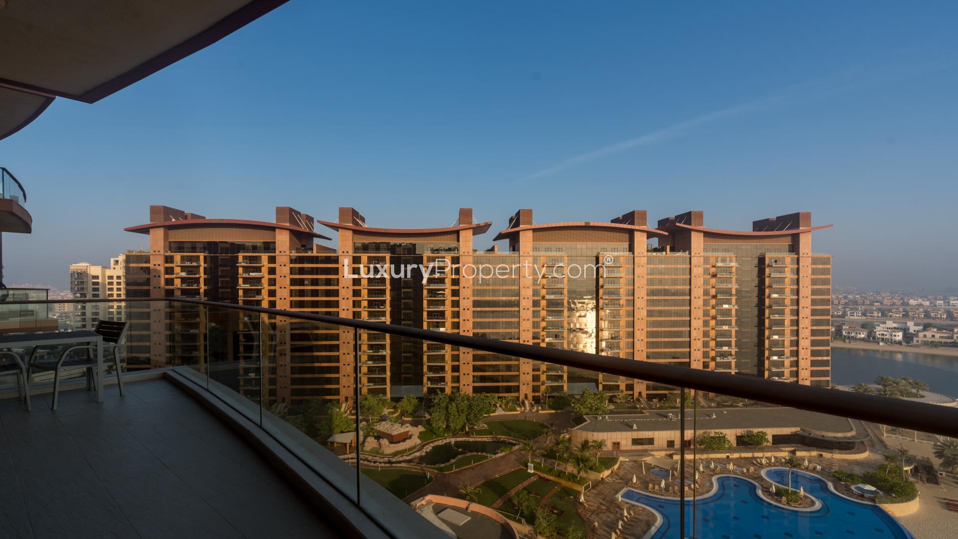 Spacious high-floor apartment living room with sea view at Tiara Residences, Palm Jumeirah