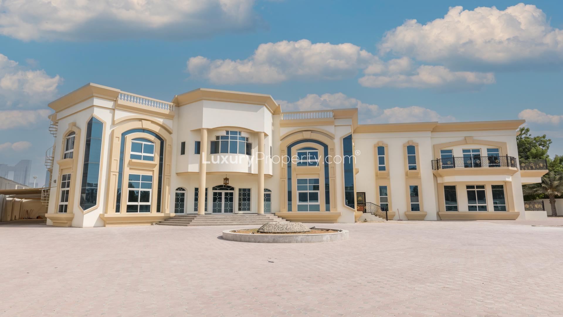 "Stunning skyline view from luxury villa in Jumeirah 2, near the beach, for rent.",Unique 10-bedroom villa for rent in Jumeirah 2, near the beach, luxury exterior