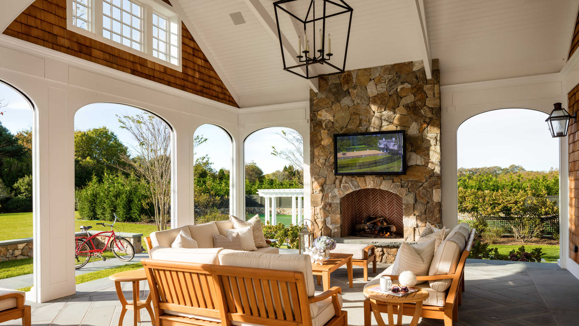 Southampton ten-bedroom villa with expansive lawn at 9 Olde Towne Lane, Hamptons, New York