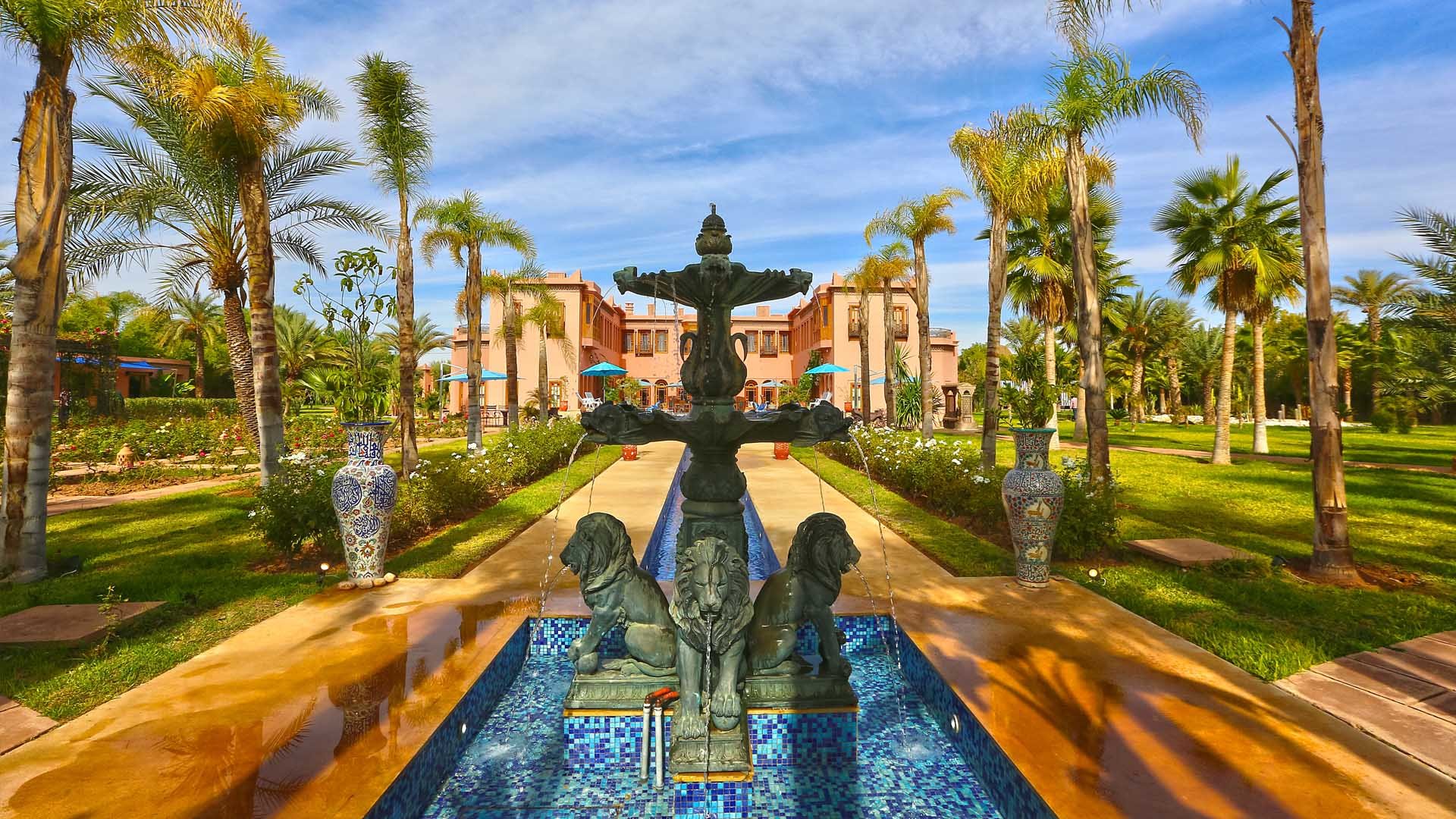 Luxurious villa with a pool and garden in Palmeraie, Marrakech for sale