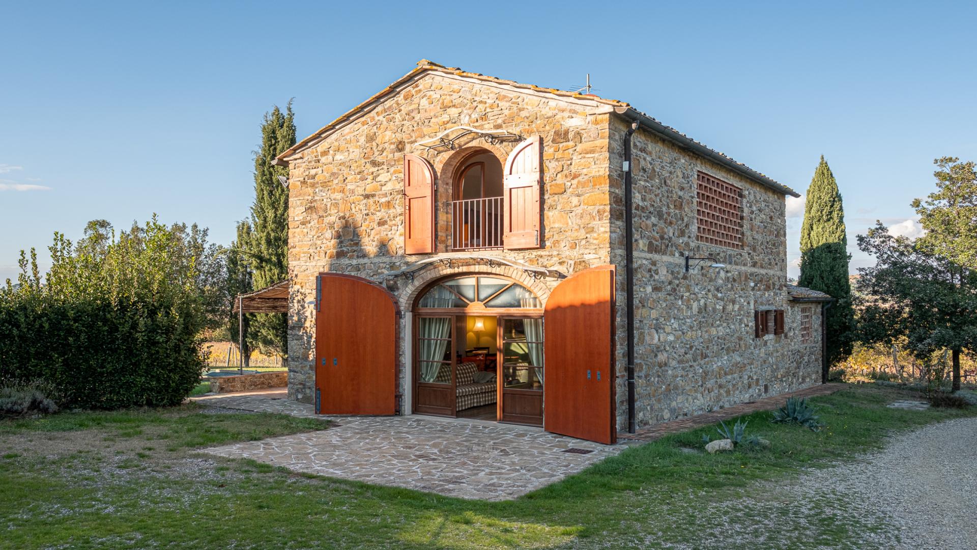 Stone villa with lush garden in Tenuta Chianti Classico DOCG, Florence