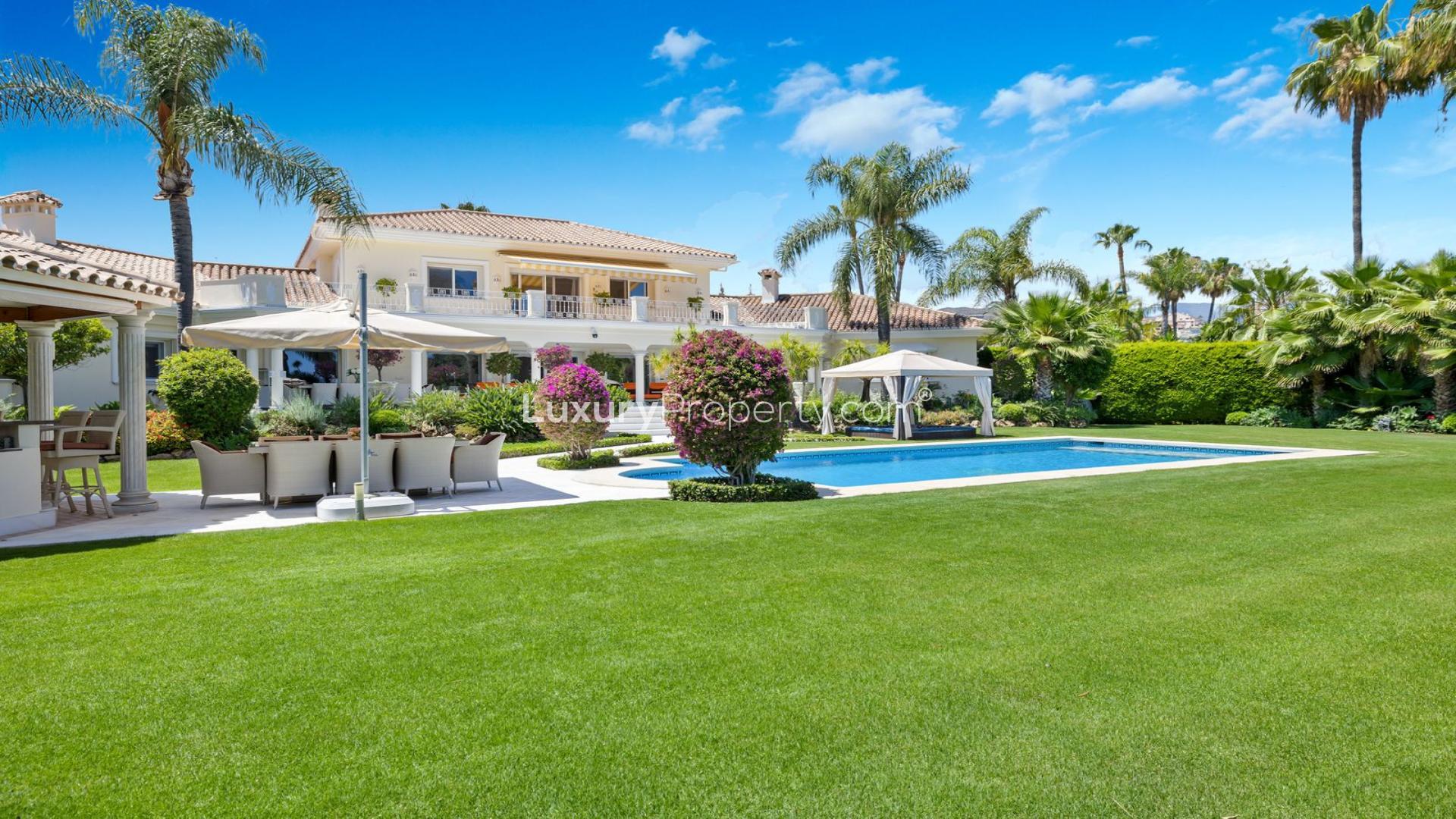 Luxurious Nueva Andalucía villa with pool, garden, and gazebo for sale in Marbella