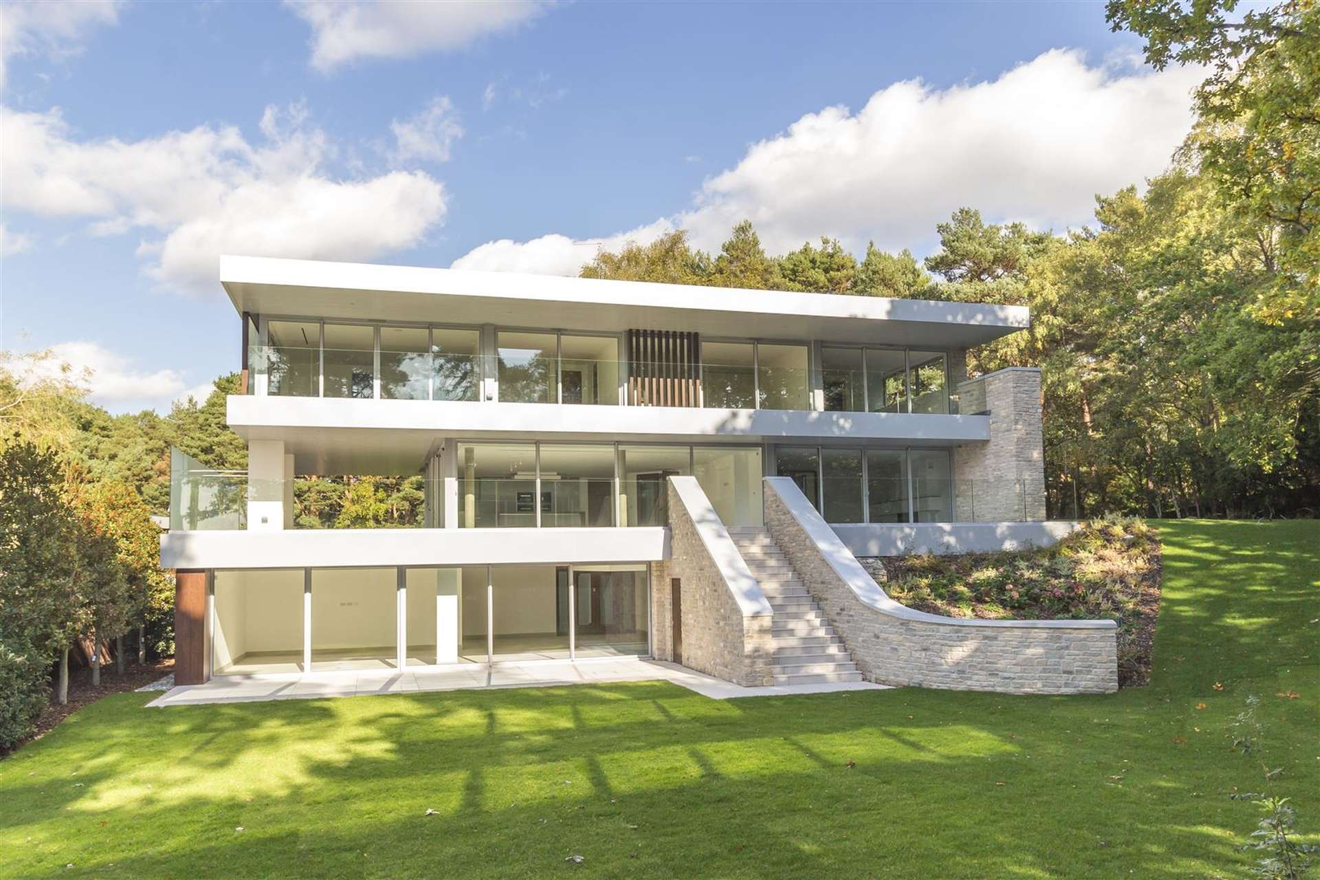 Exclusive Luscombe Estate villa with lush gardens, near Poole Harbour in Sandbanks, Dorset