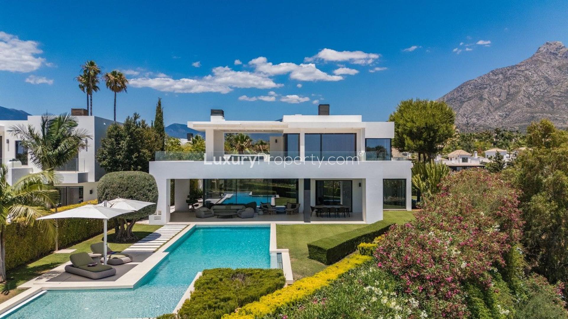 Luxury 6-bed villa with pool and garden in Las Lomas de Marbella, Golden Mile