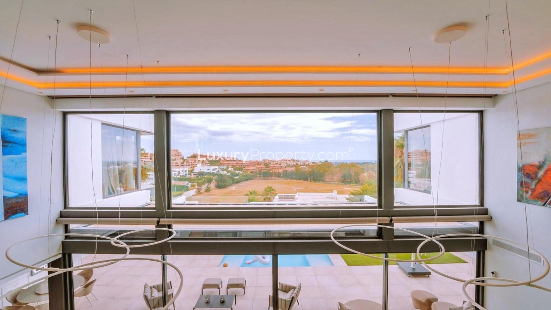 Luxury villa infinity pool with panoramic sea and golf views in Benahavís, Málaga