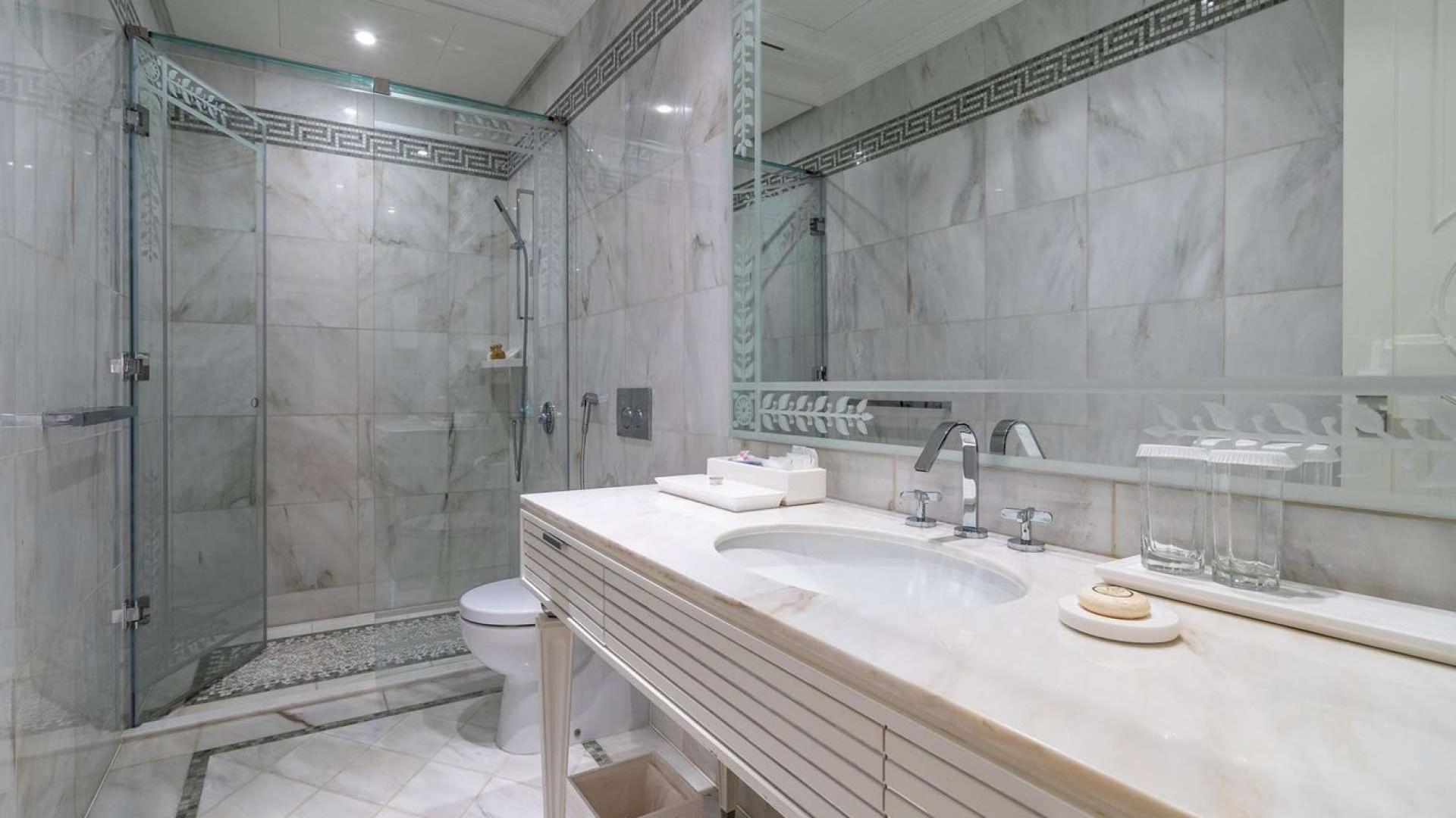 Luxurious marble bathroom in 4-bedroom townhouse, Palazzo Versace, Culture Village, for sale