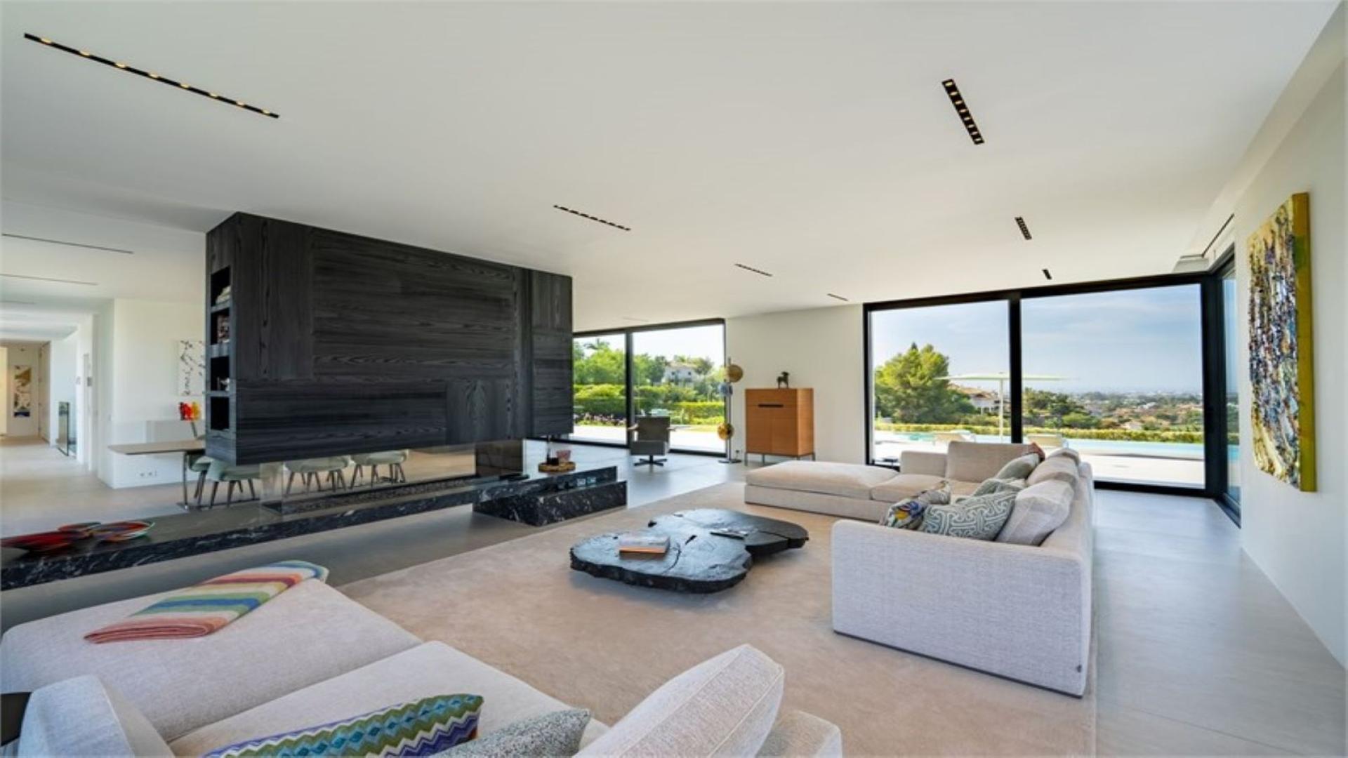 Luxury 6-bedroom villa with pool and mountain views in Vega Del Colorado, Málaga