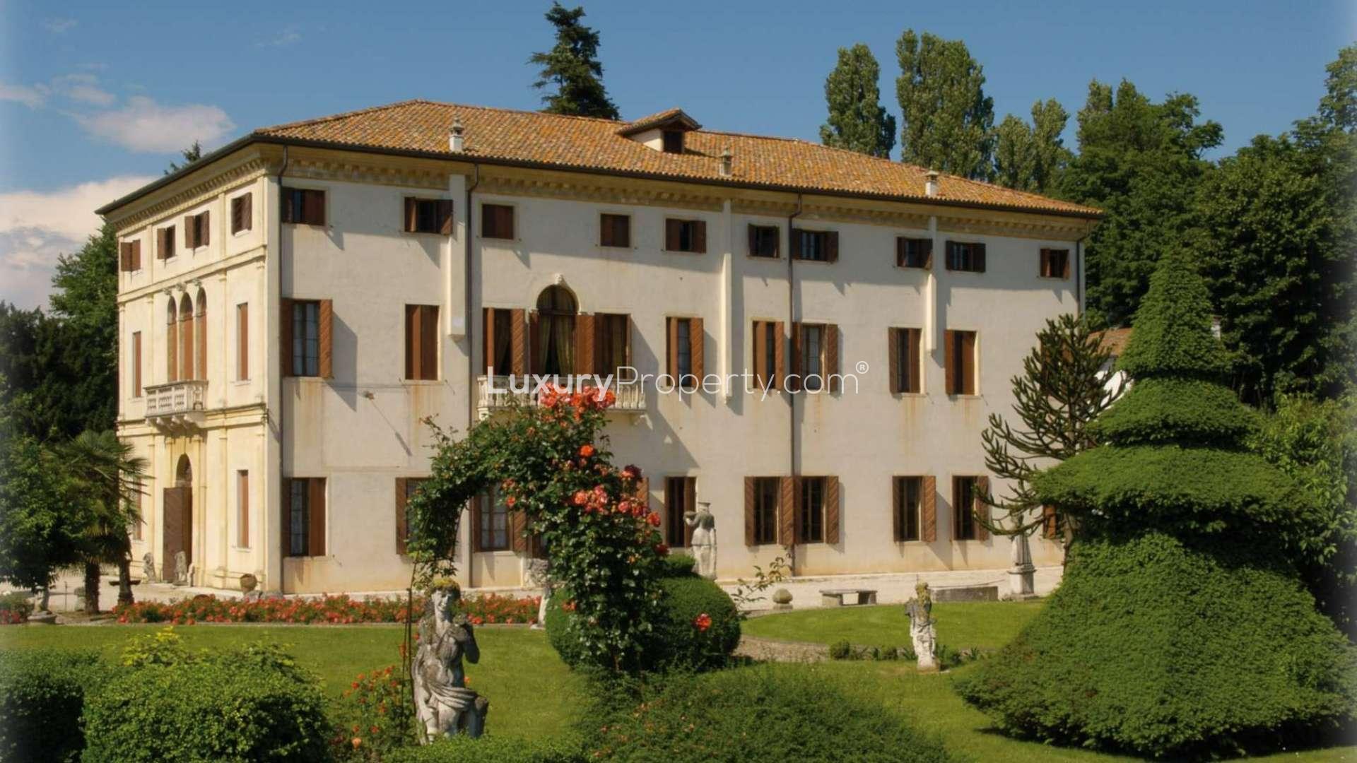 Villa Polcastro in Loreggia, stunning 15-bedroom villa with manicured gardens and canal view