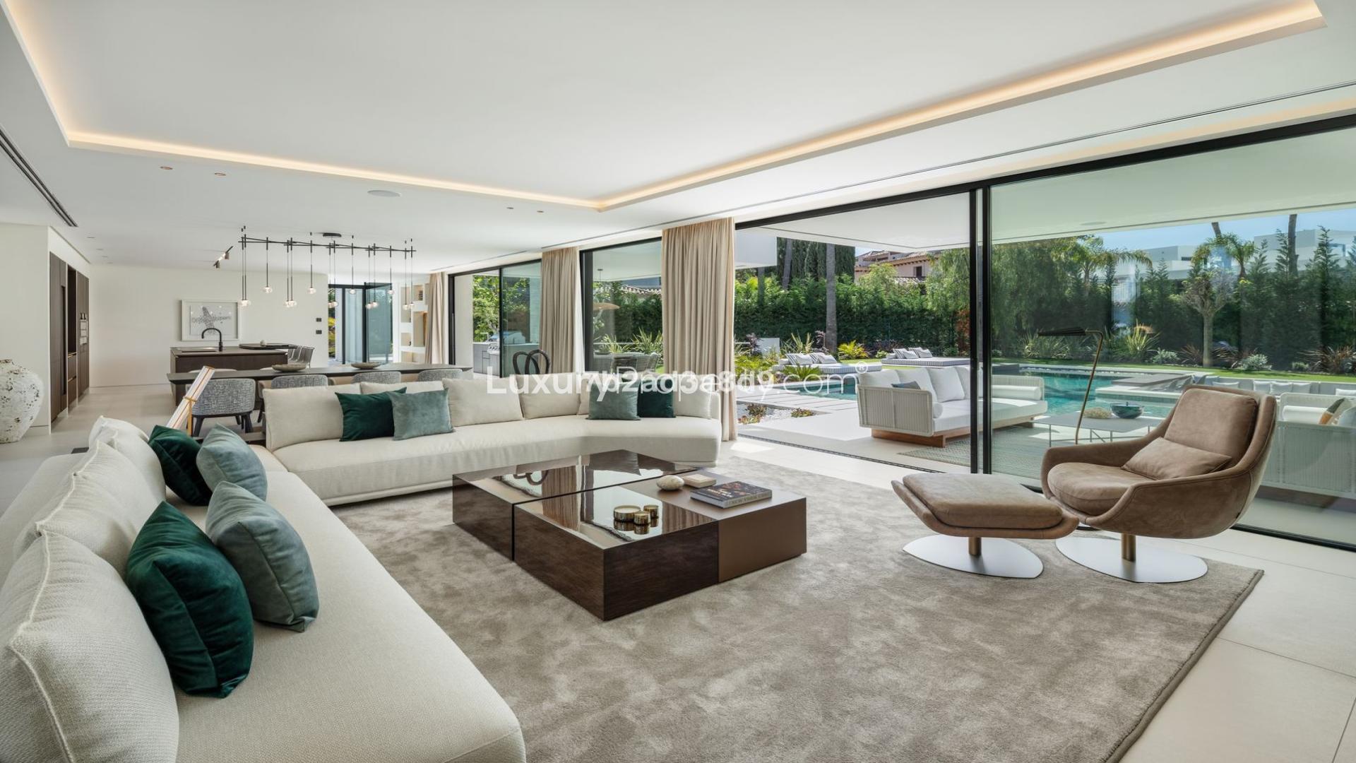 Modern villa with pool and terrace in Nueva Andalucía, Marbella for sale