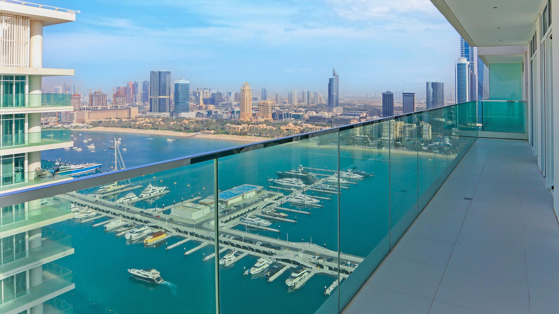 Beachfront apartment view at Emaar Beachfront, Dubai Harbour, with skyline and marina