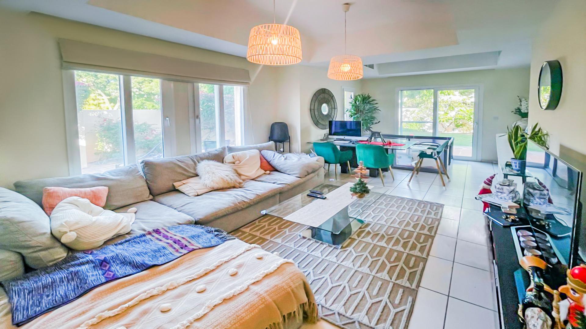 Exclusive 2-bed villa with spacious garden in Maeen, The Lakes, for sale