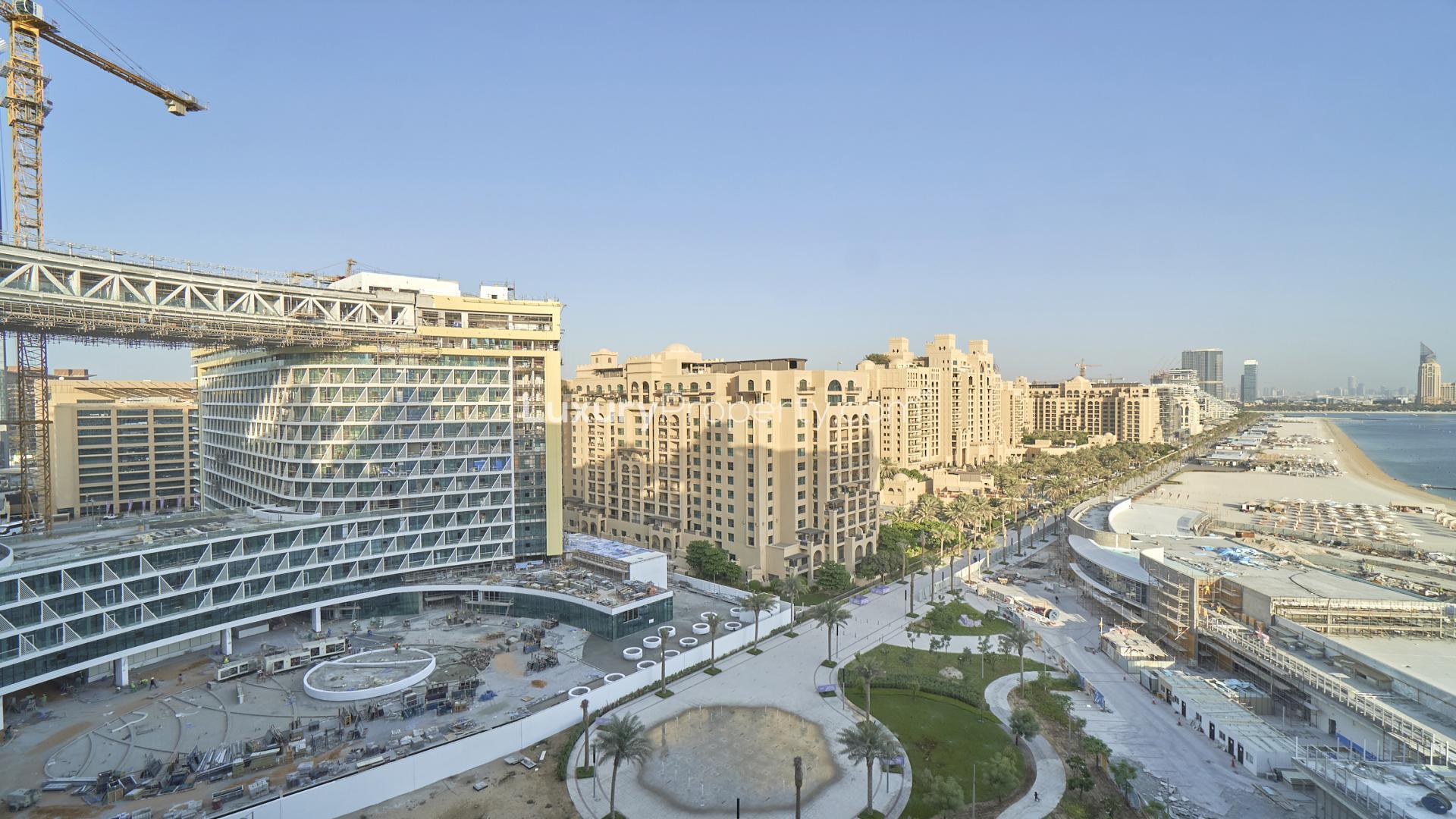 Unbroken views from Oceana apartment in Palm Jumeirah, showcasing beachfront and skyline scenery