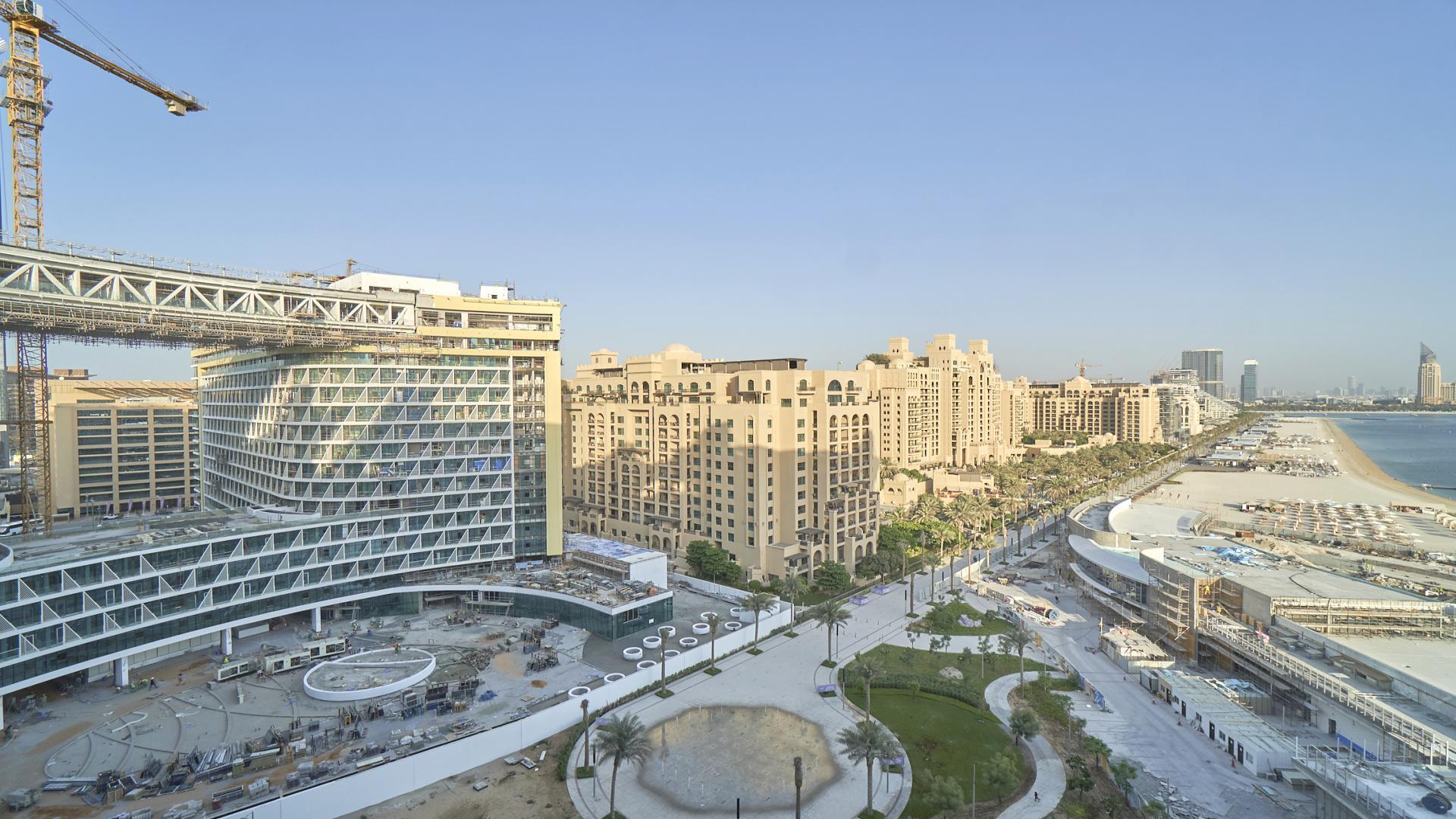 Unbroken views from Oceana apartment in Palm Jumeirah, showcasing beachfront and skyline scenery