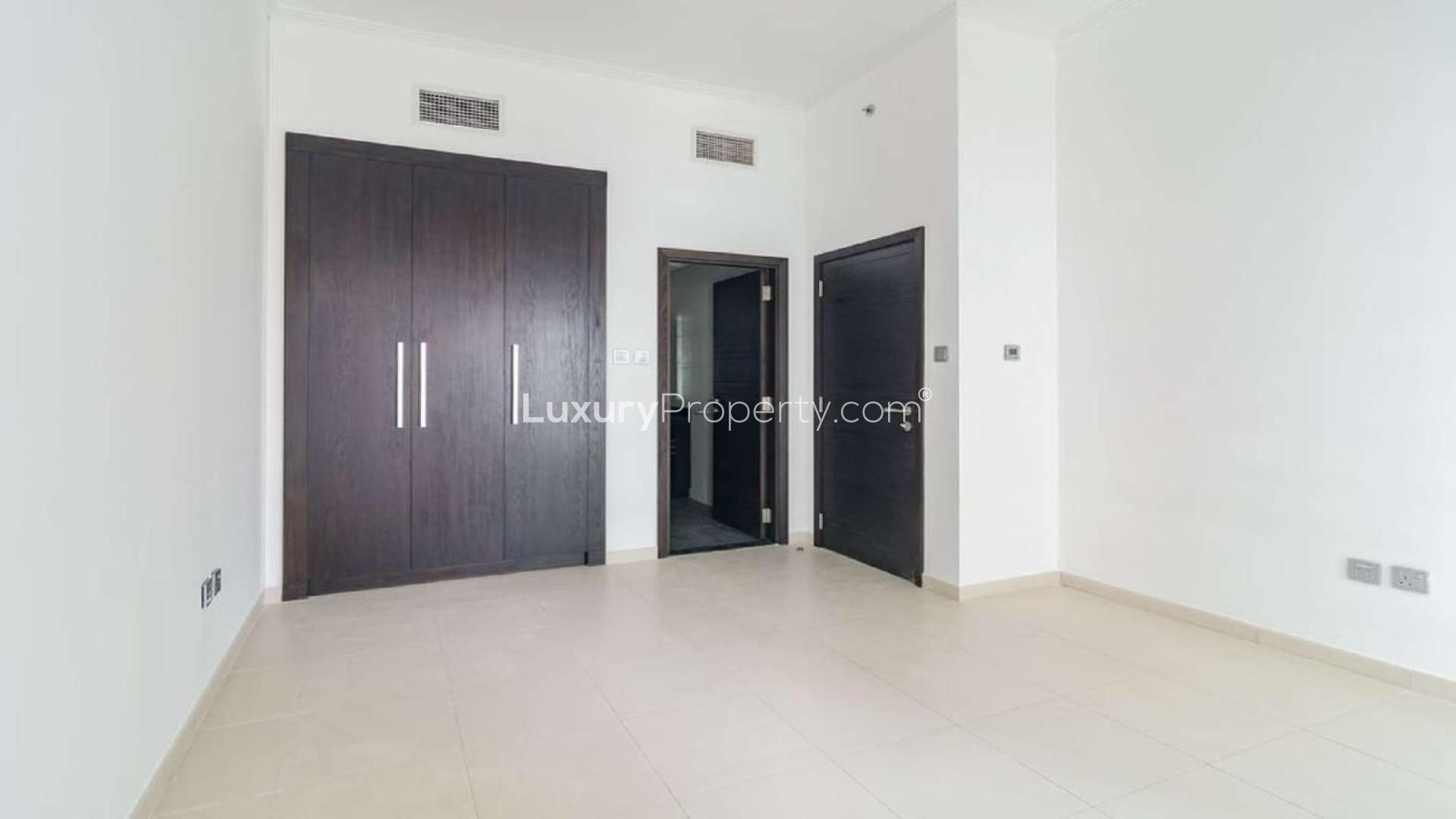 High-floor apartment view, Dubai Marina skyline and partial sea, Cayan Tower rental