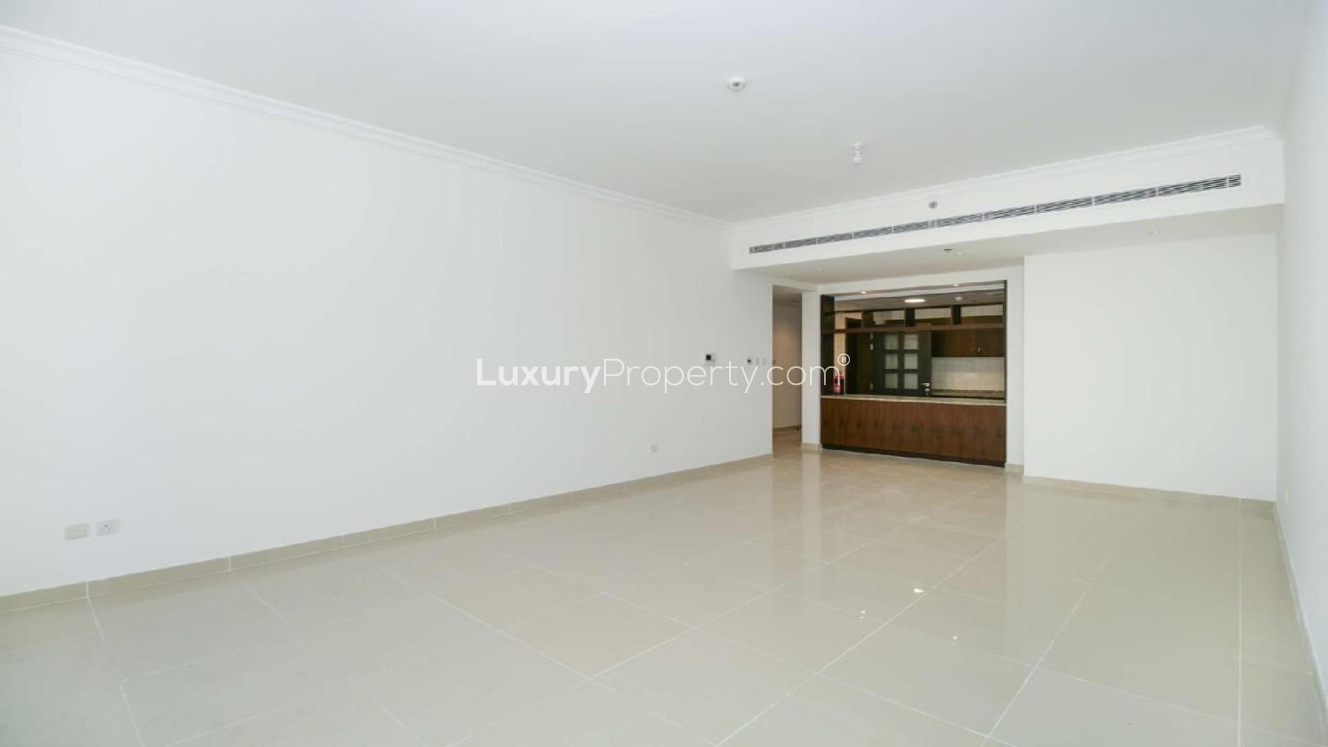 Empty living room in Sarai Apartments, Palm Jumeirah beachfront rental. Bright windows and tiled floor