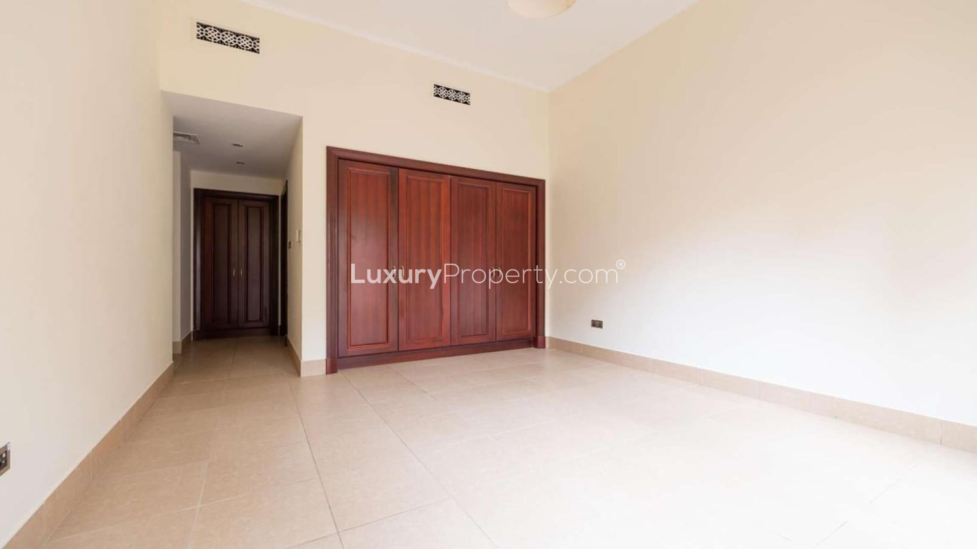 Luxurious kitchen with wooden cabinets in Old Town Miska apartment for rent near Dubai Mall