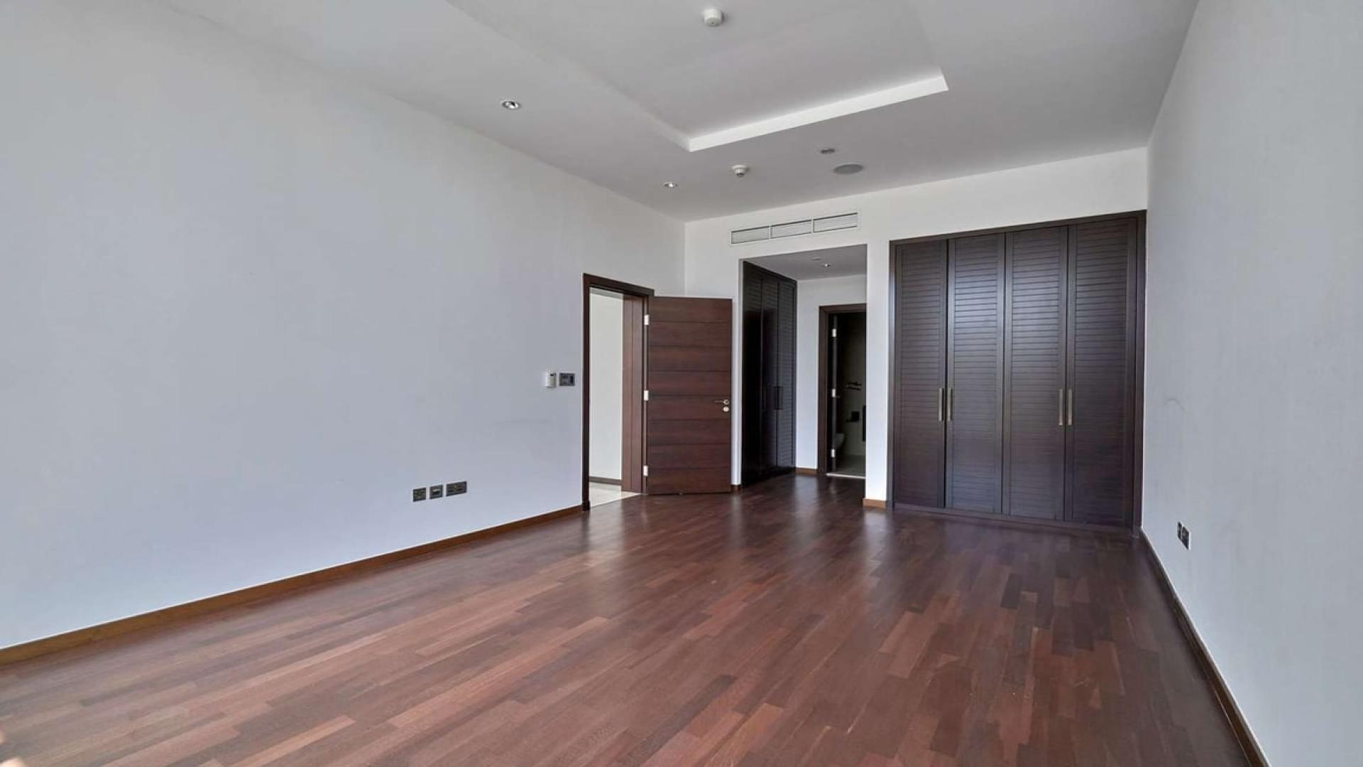 Spacious living room in Tiara Residences apartment, Palm Jumeirah, with large windows and balcony