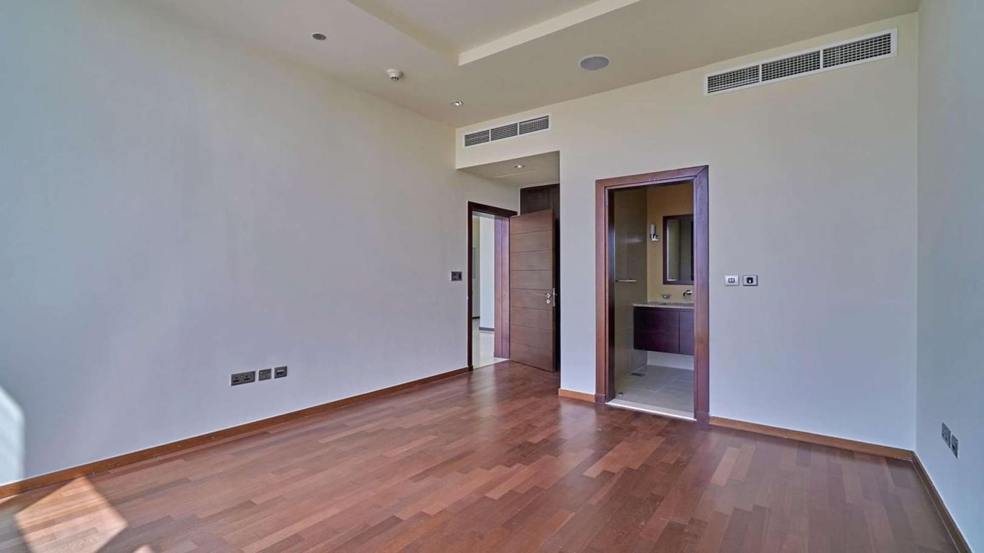 High-floor apartment with sea view, large windows, in Tiara Residences, Palm Jumeirah