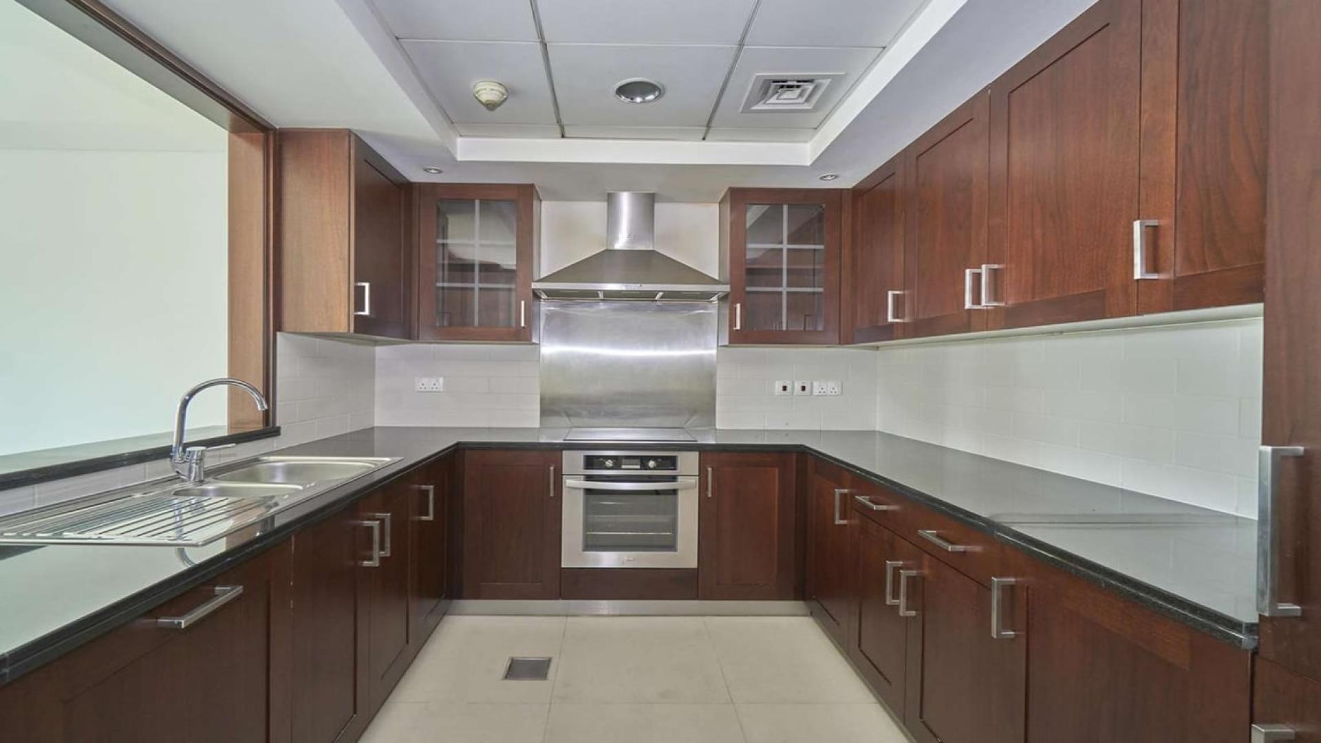 Modern kitchen in 2-bedroom apartment, 29 Burj Boulevard, Downtown Dubai, for rent