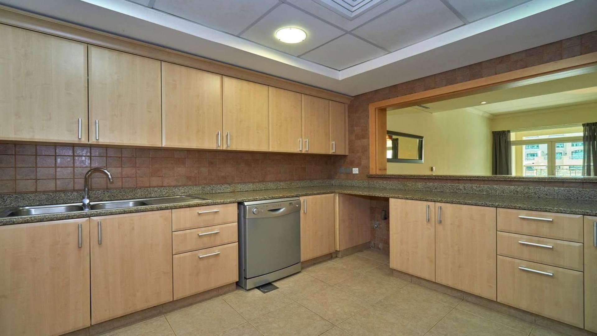 Unfurnished apartment balcony view, Palm Jumeirah, Shoreline Apartments, spacious outdoor area